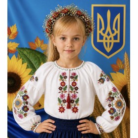 Вишиванка дівчинка бохо квітучий сад