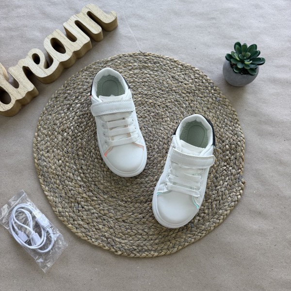 Кросівки білі з LED-підсвічуванням