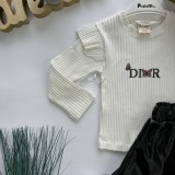 костюм із спідницею білий