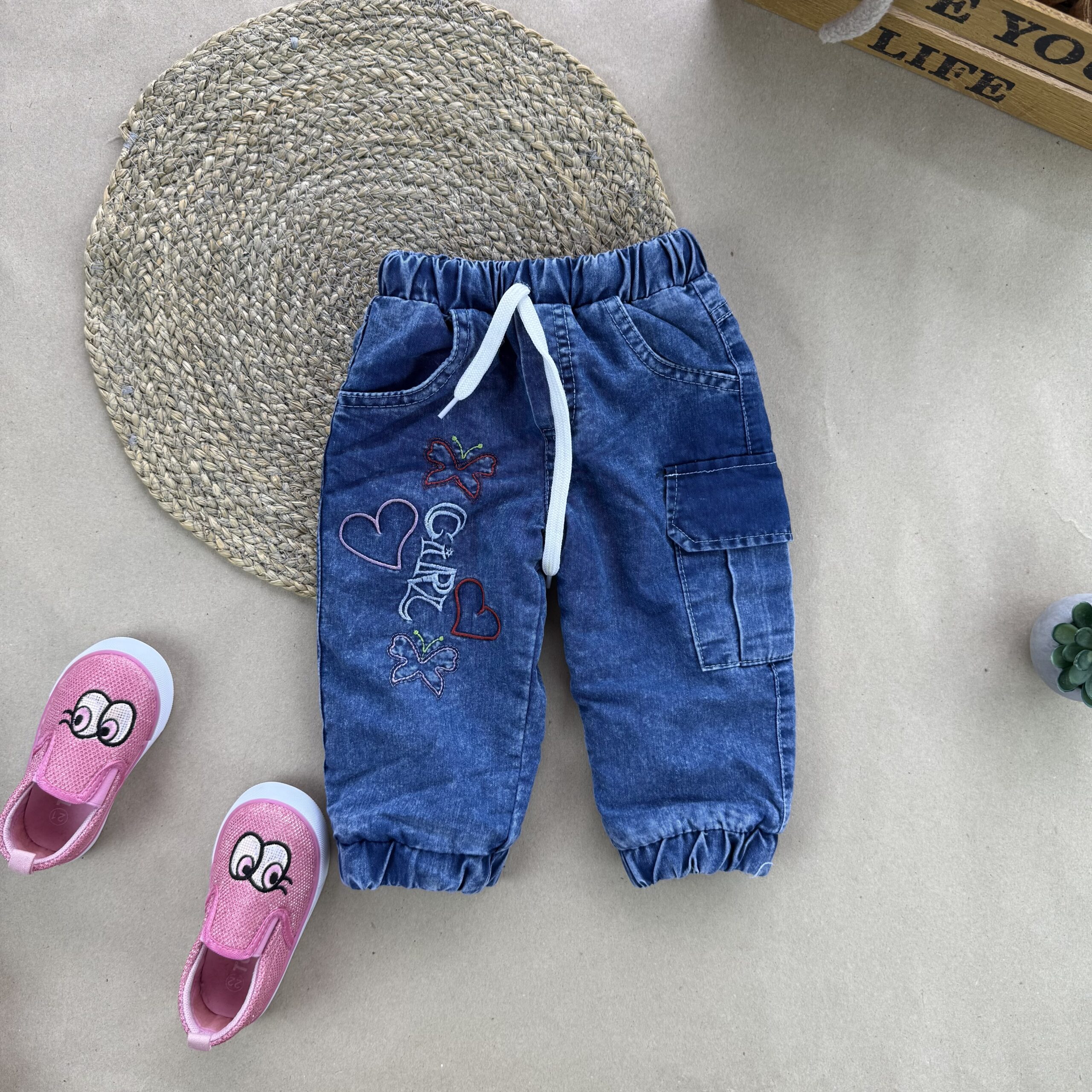 Джинси на травці girl