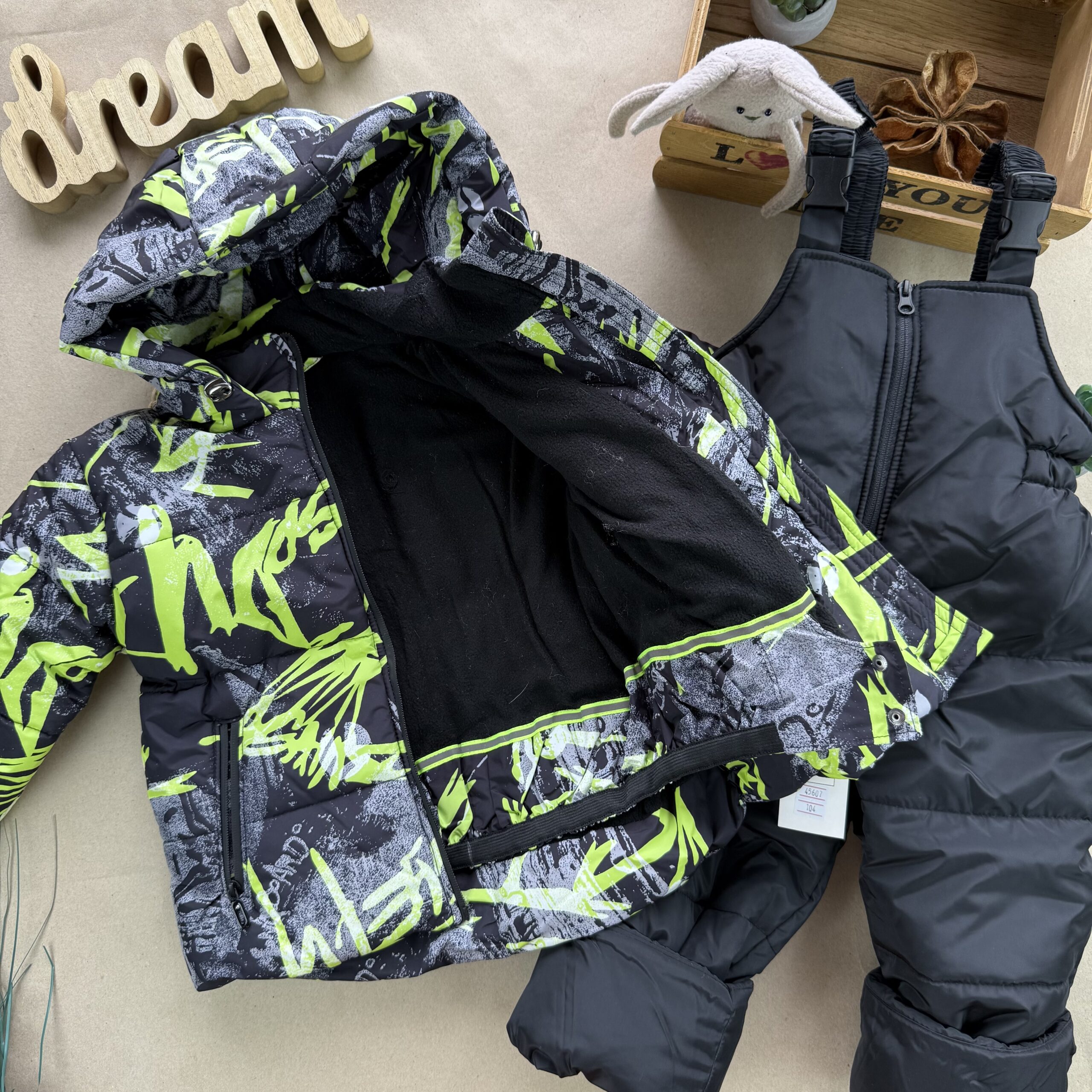 Комплект куртка та напівкомбінезон з зеленим