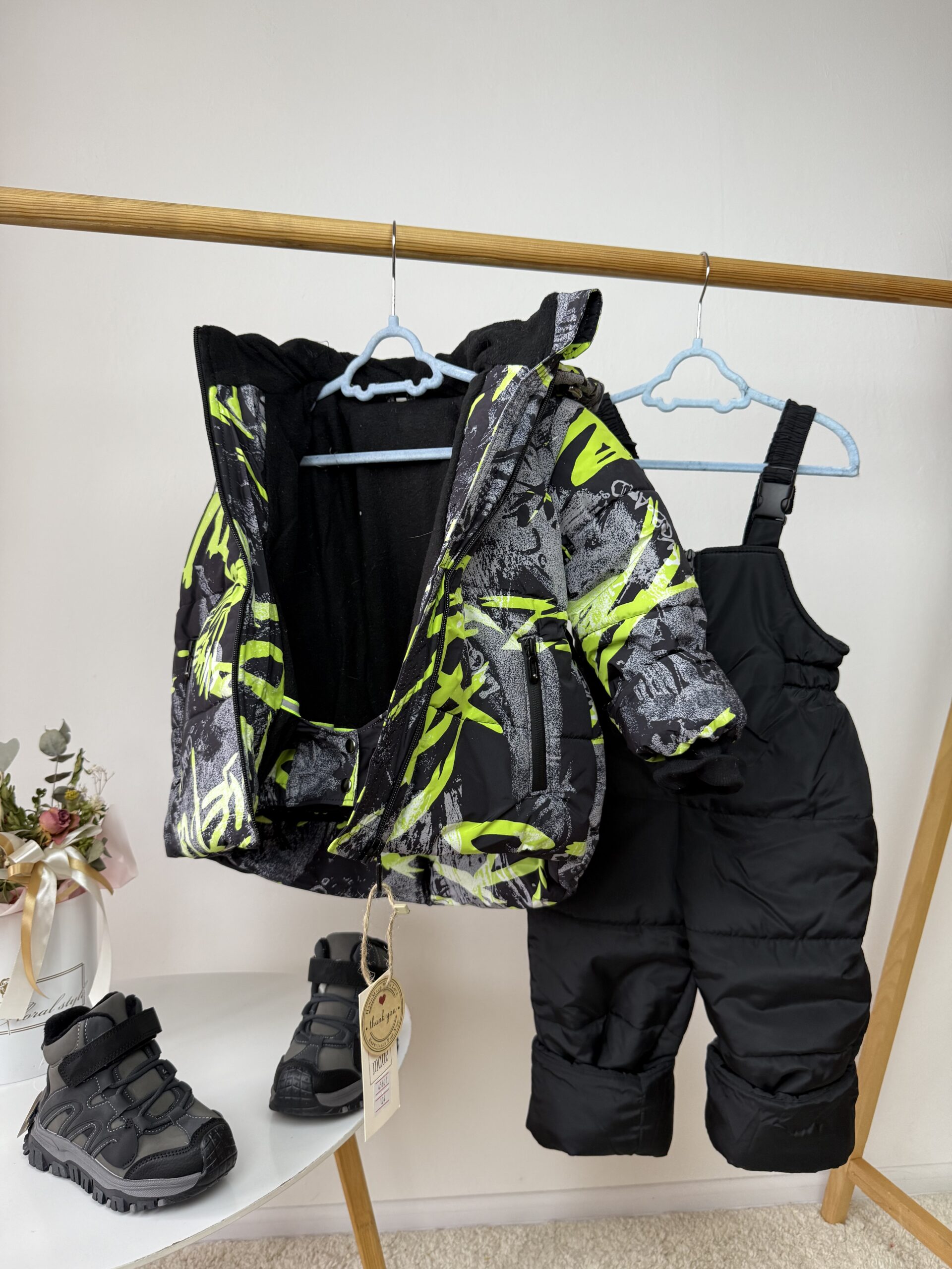 Комплект куртка та напівкомбінезон з зеленим