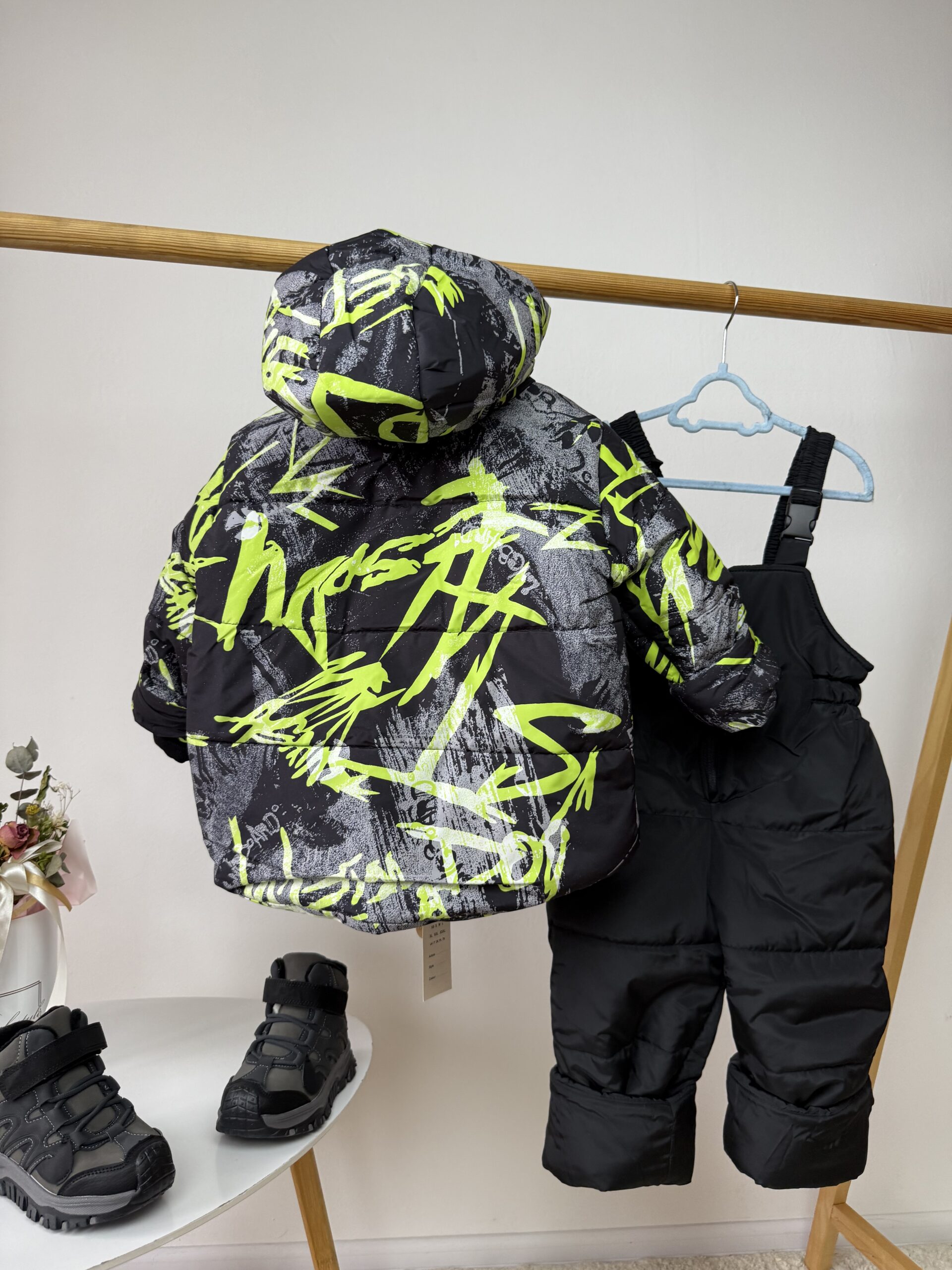 Комплект куртка та напівкомбінезон з зеленим