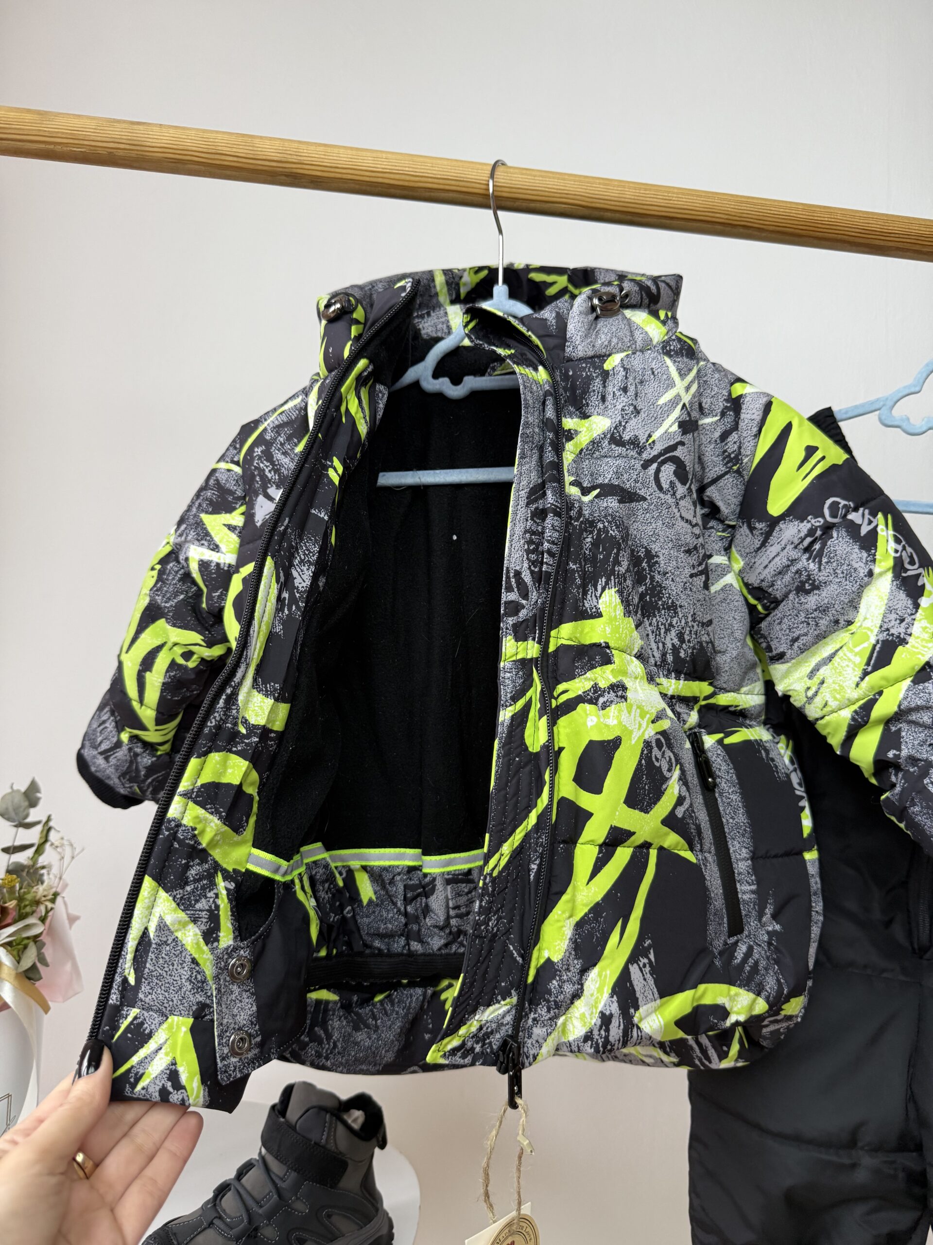 Комплект куртка та напівкомбінезон з зеленим