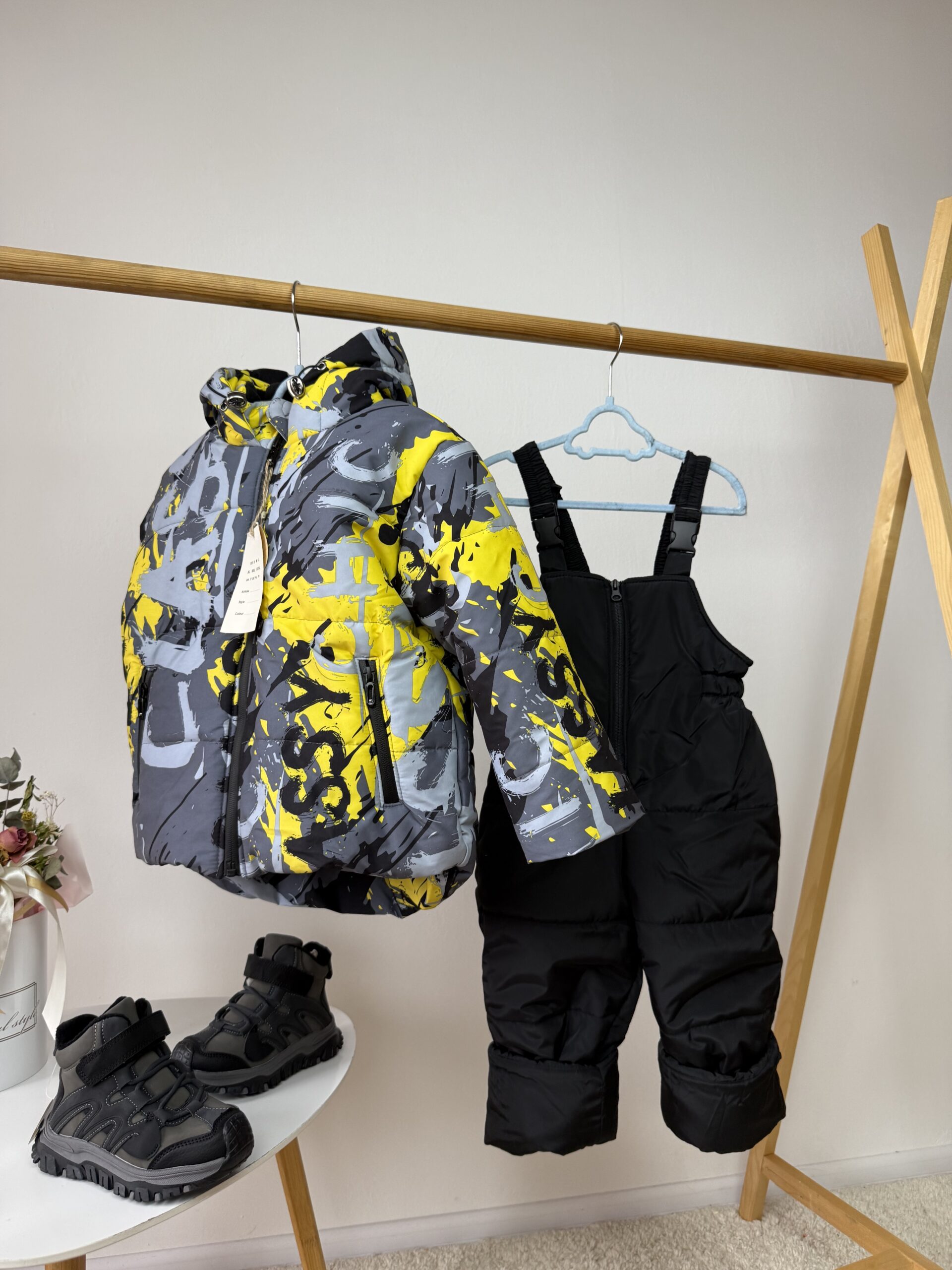 Комплект куртка та напівкомбінезон з жовтим