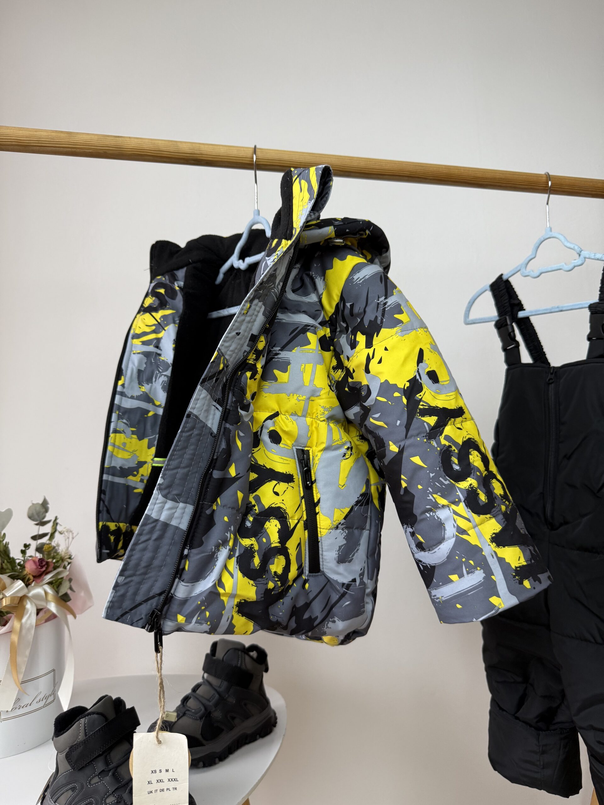 Комплект куртка та напівкомбінезон з жовтим