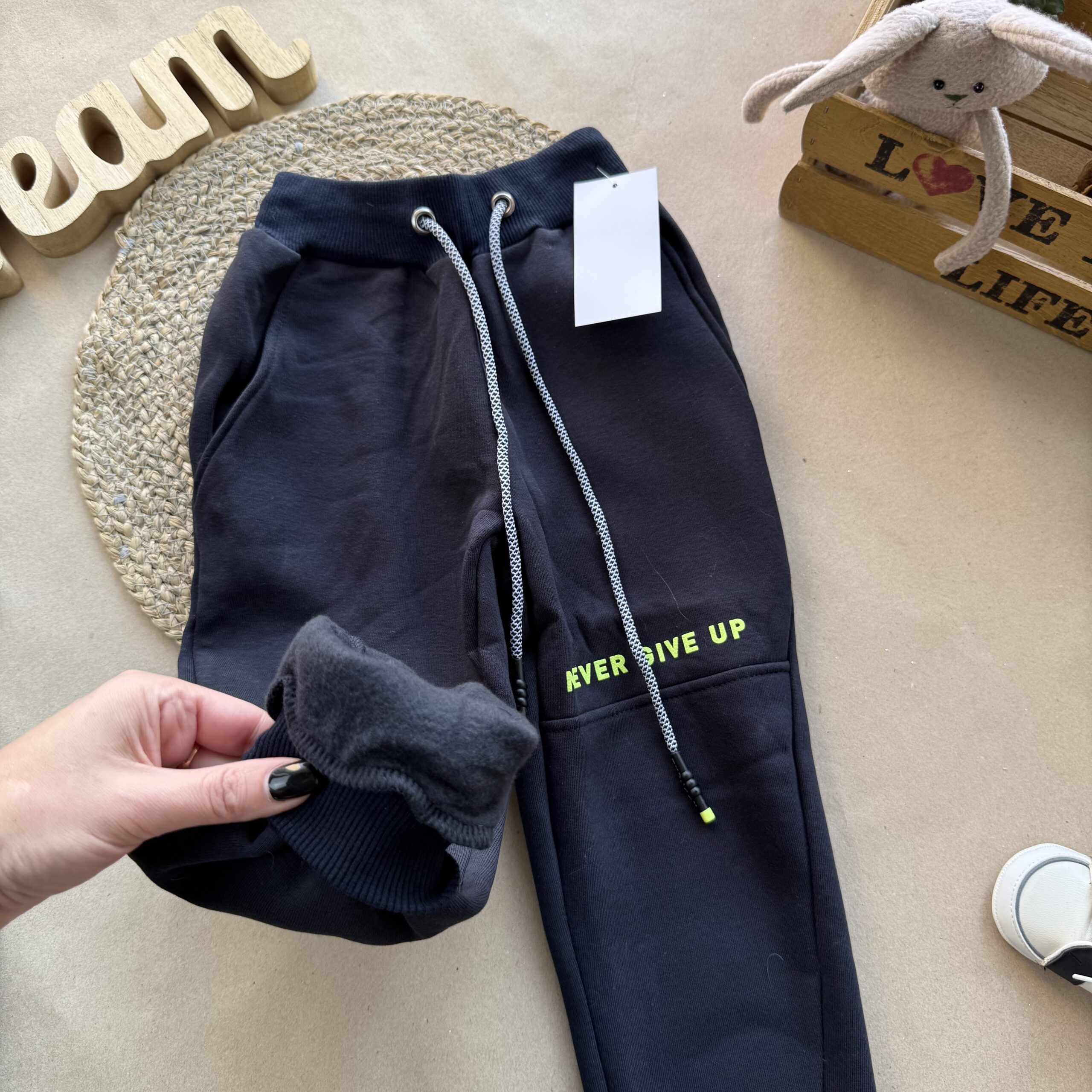 Спортивні утеплені штани never