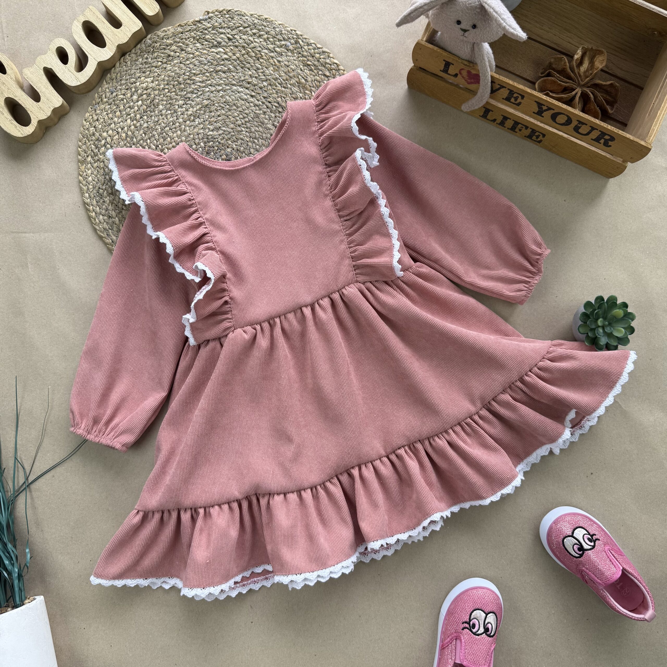 Сукня вельвет рюш пудра