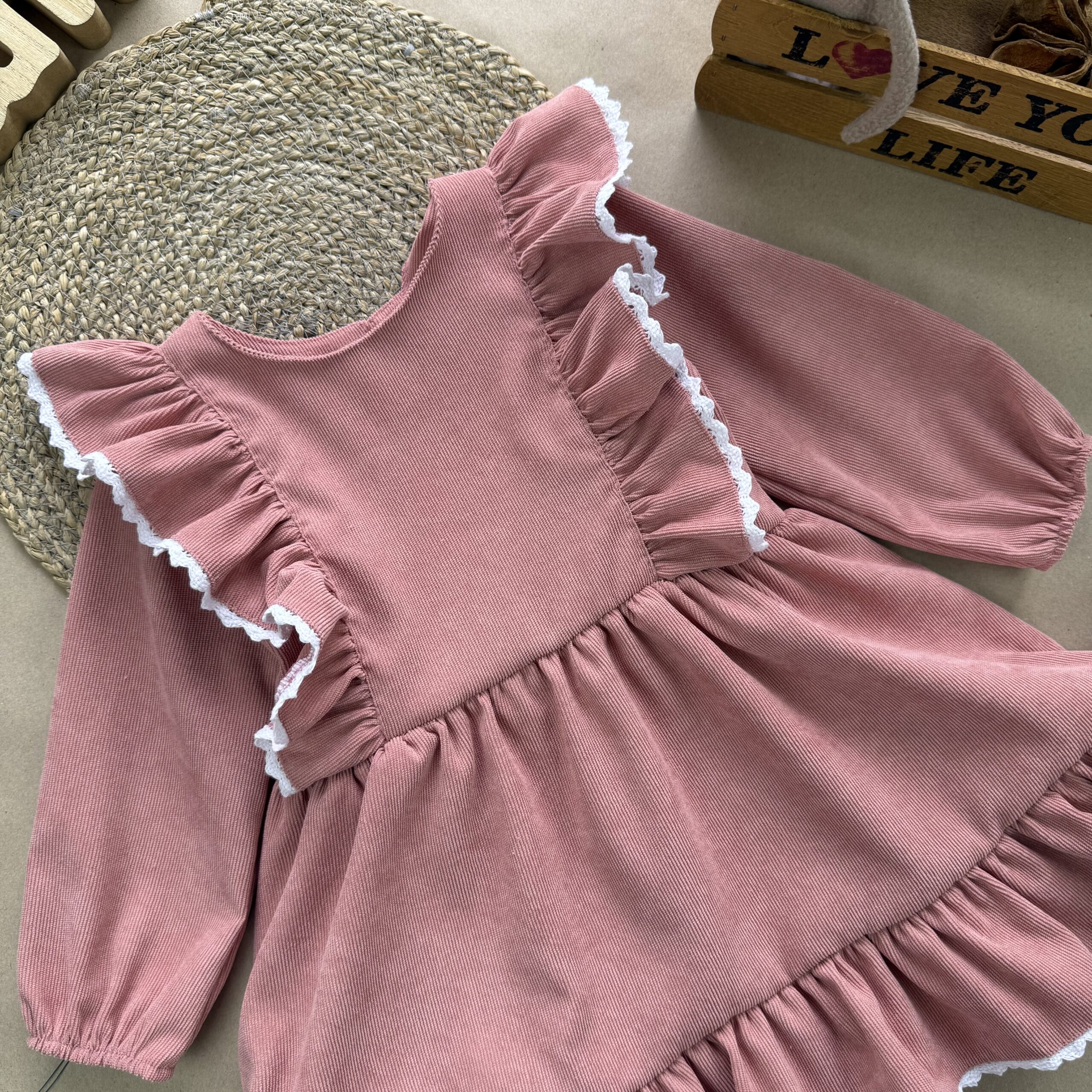 Сукня вельвет рюш пудра