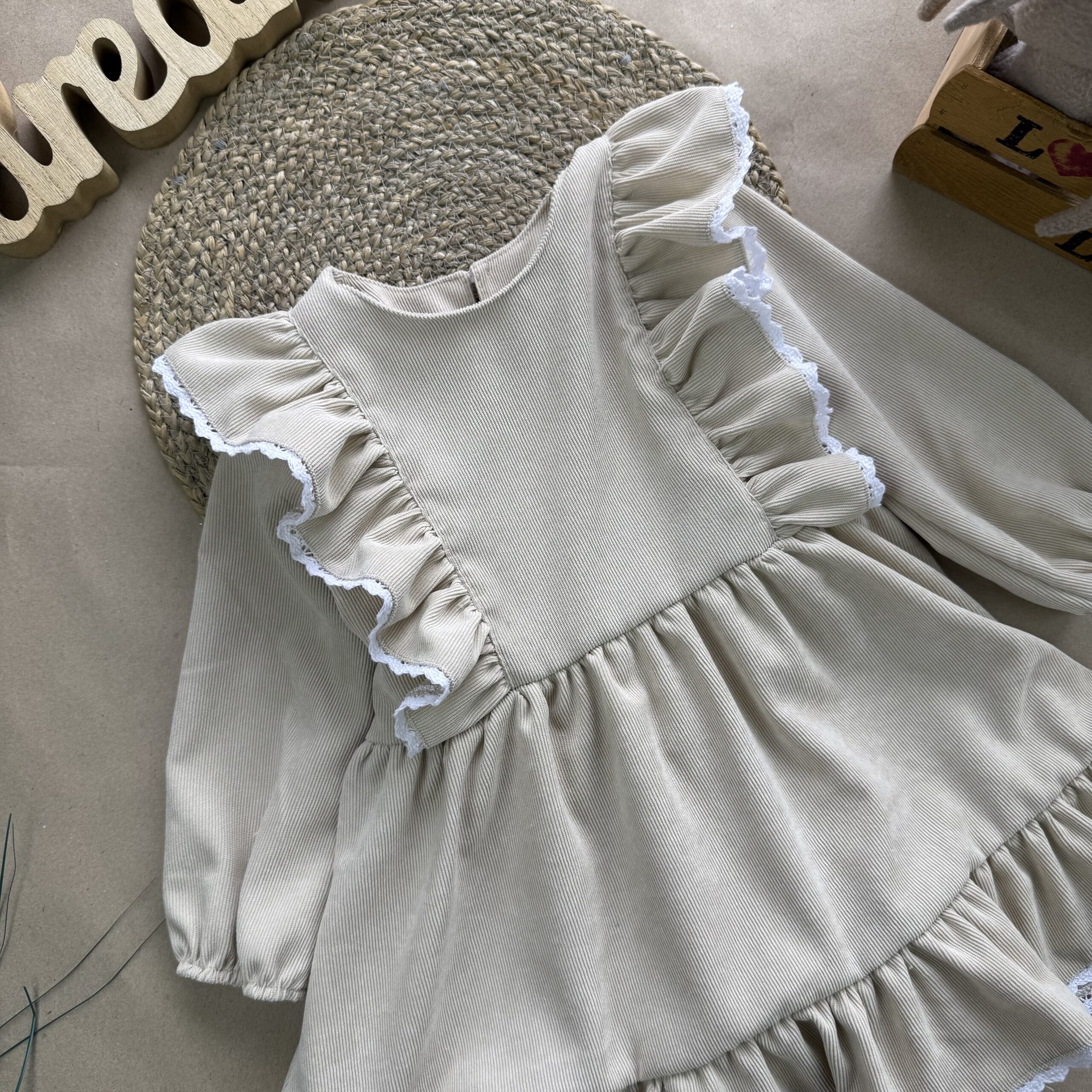 Сукня вельвет рюш беж