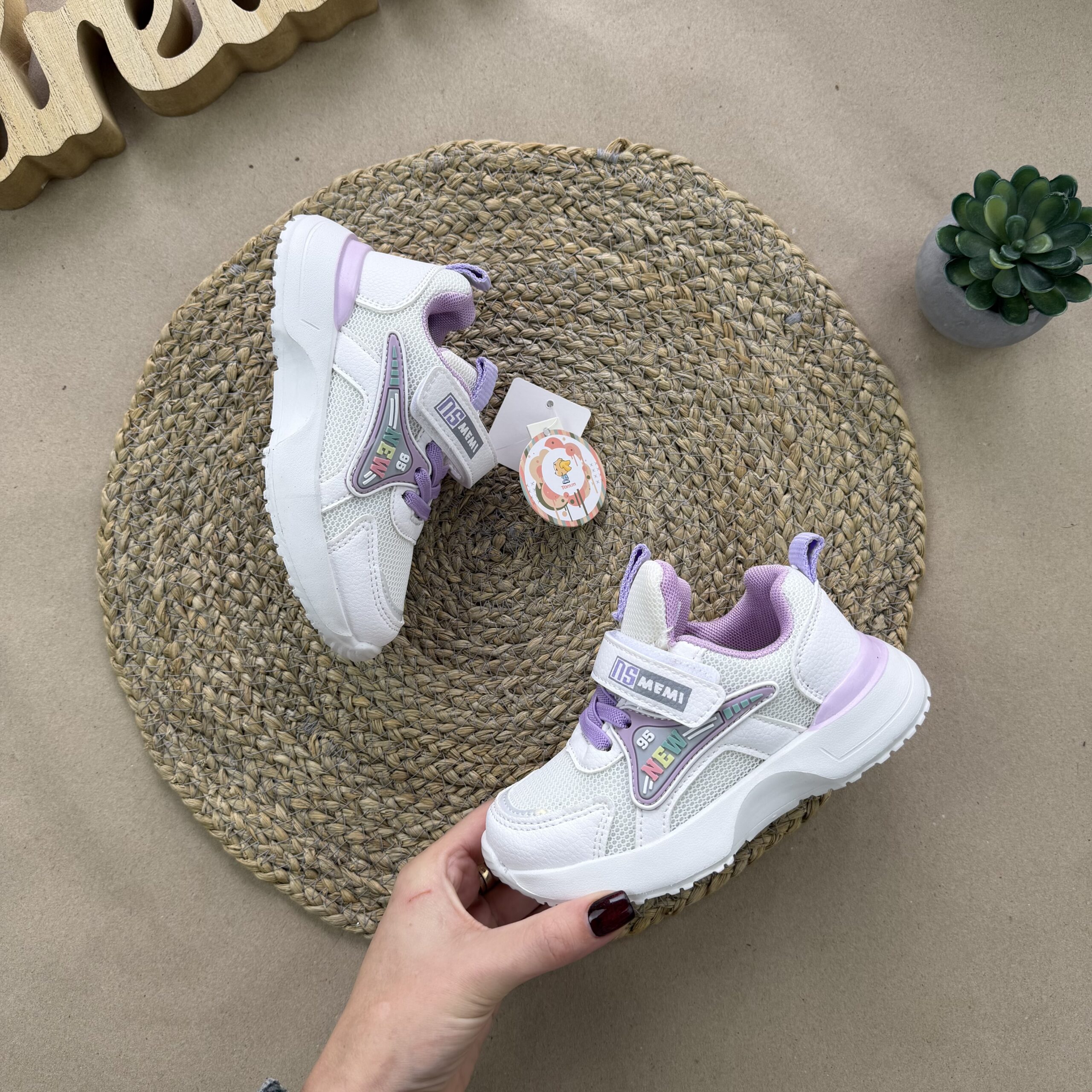 Кросівки том.м біло лавандові