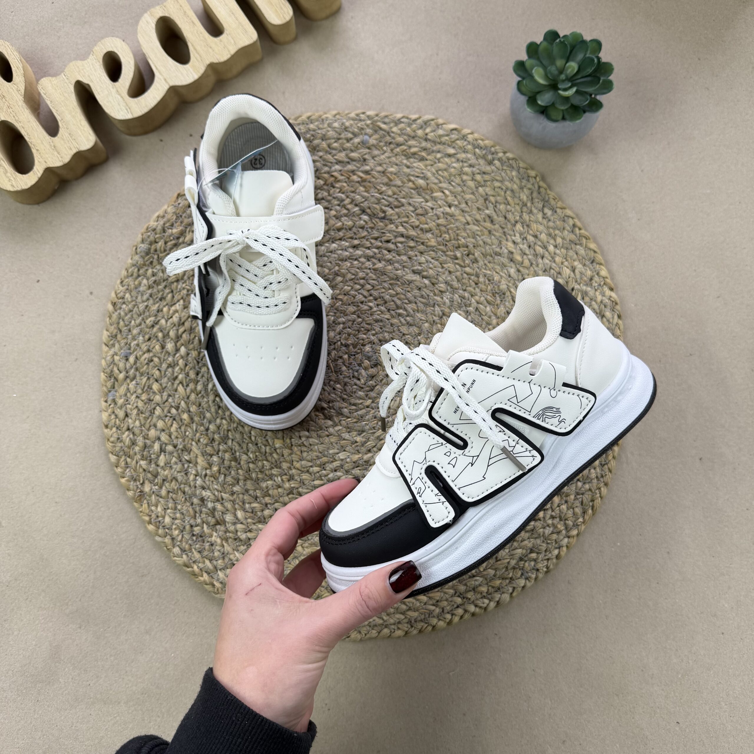 Кросівки М біло чорні