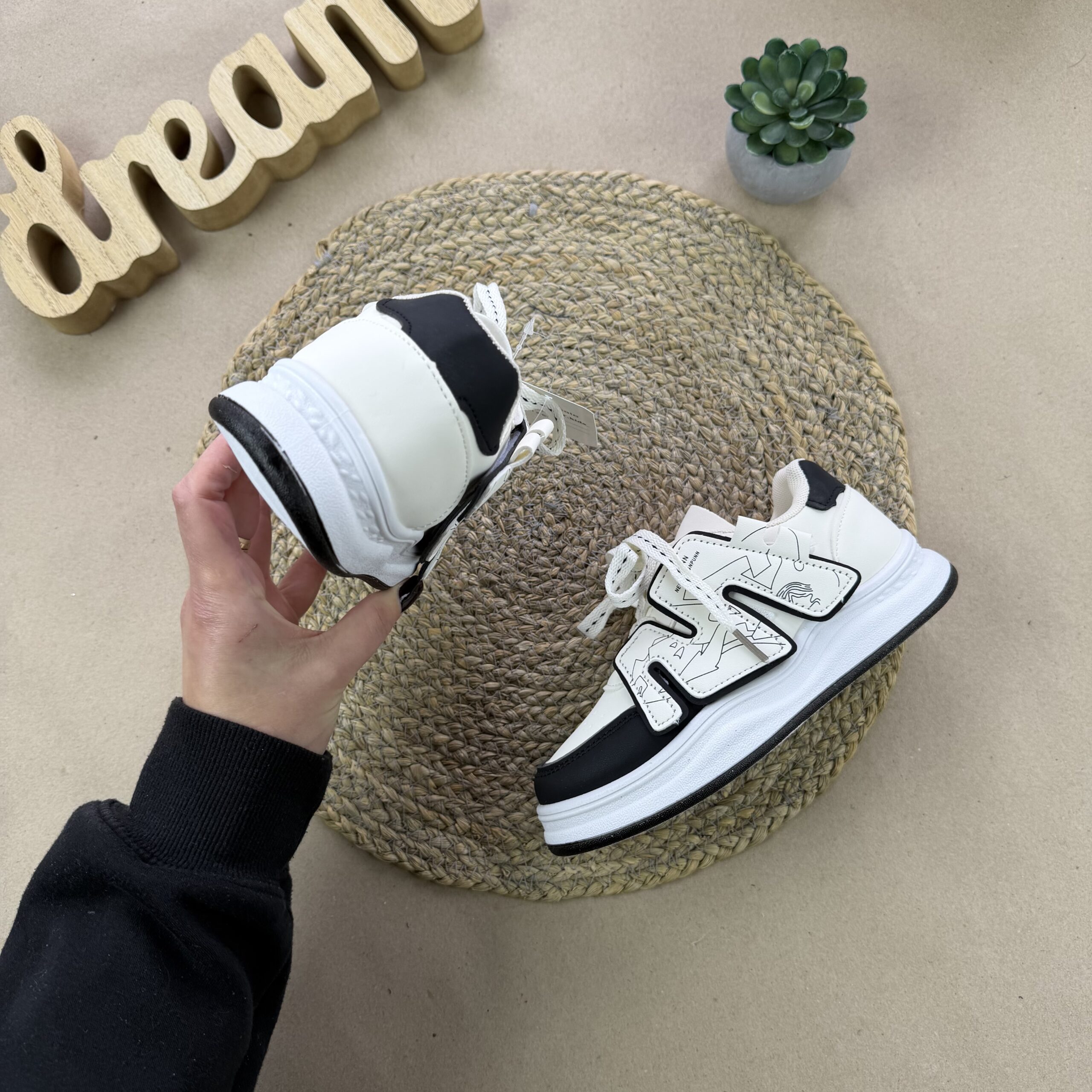 Кросівки М біло чорні