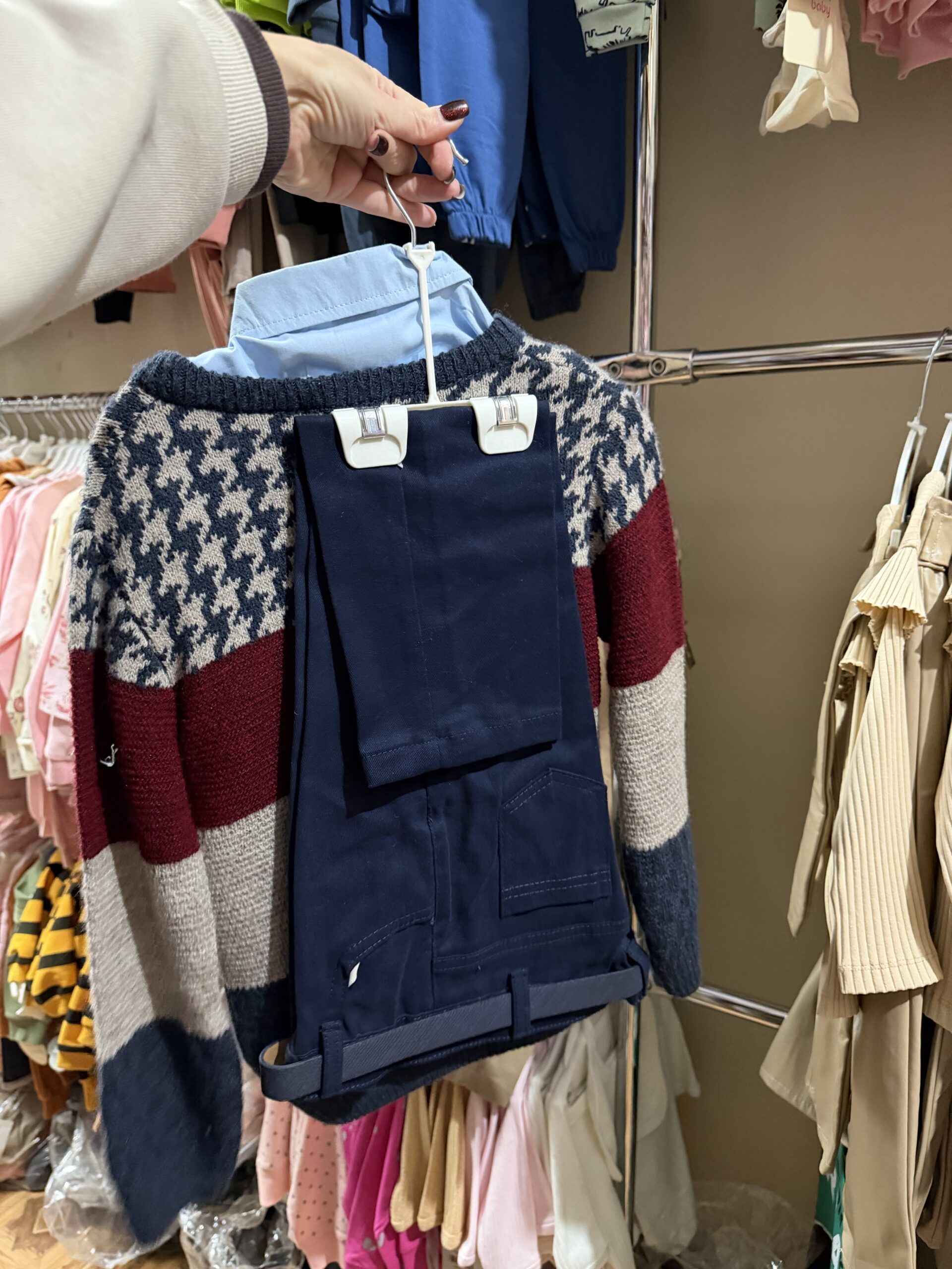 Джентельмен зі светром сині