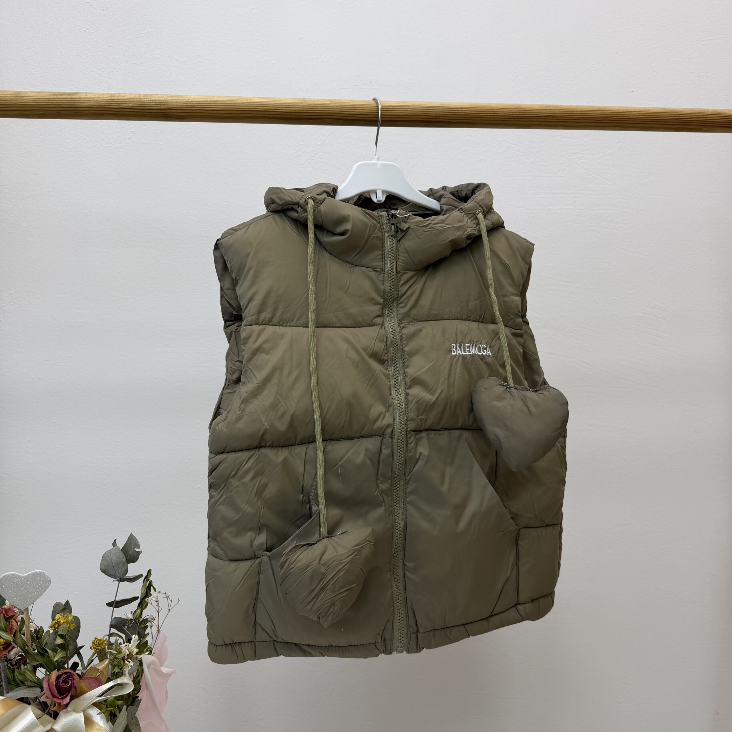 Жилет серденька моко