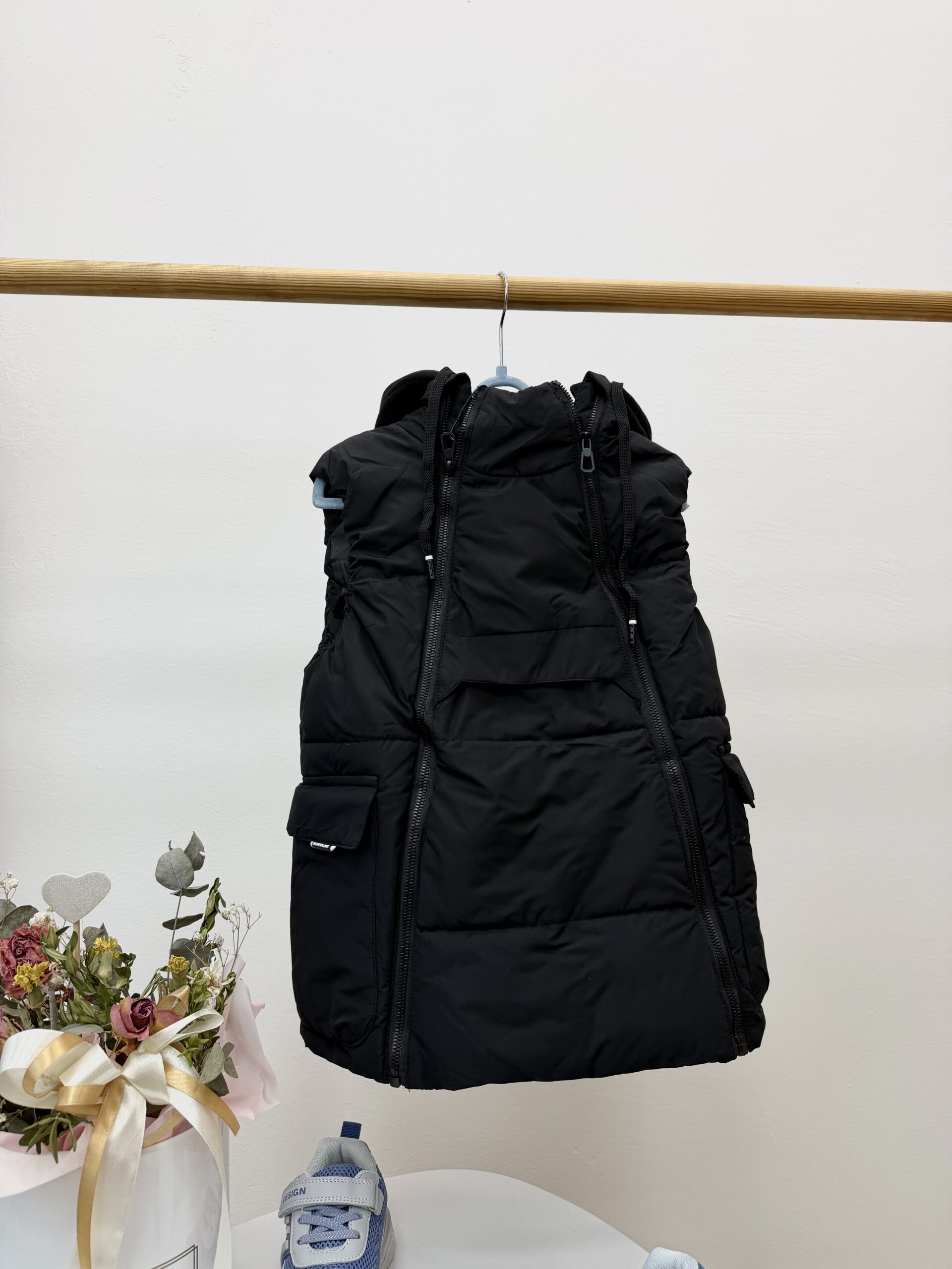 Жилет чорний блискавки