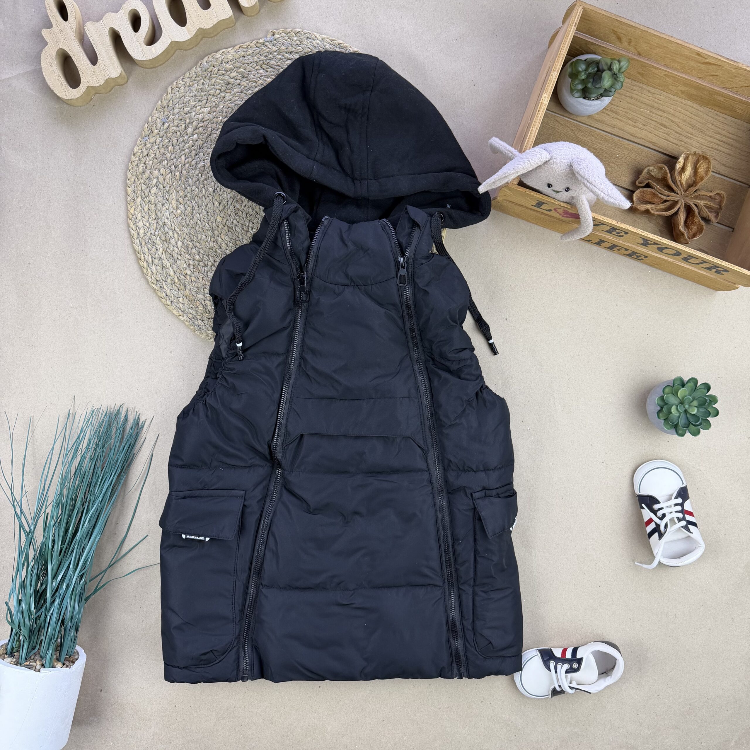 Жилет чорний блискавки