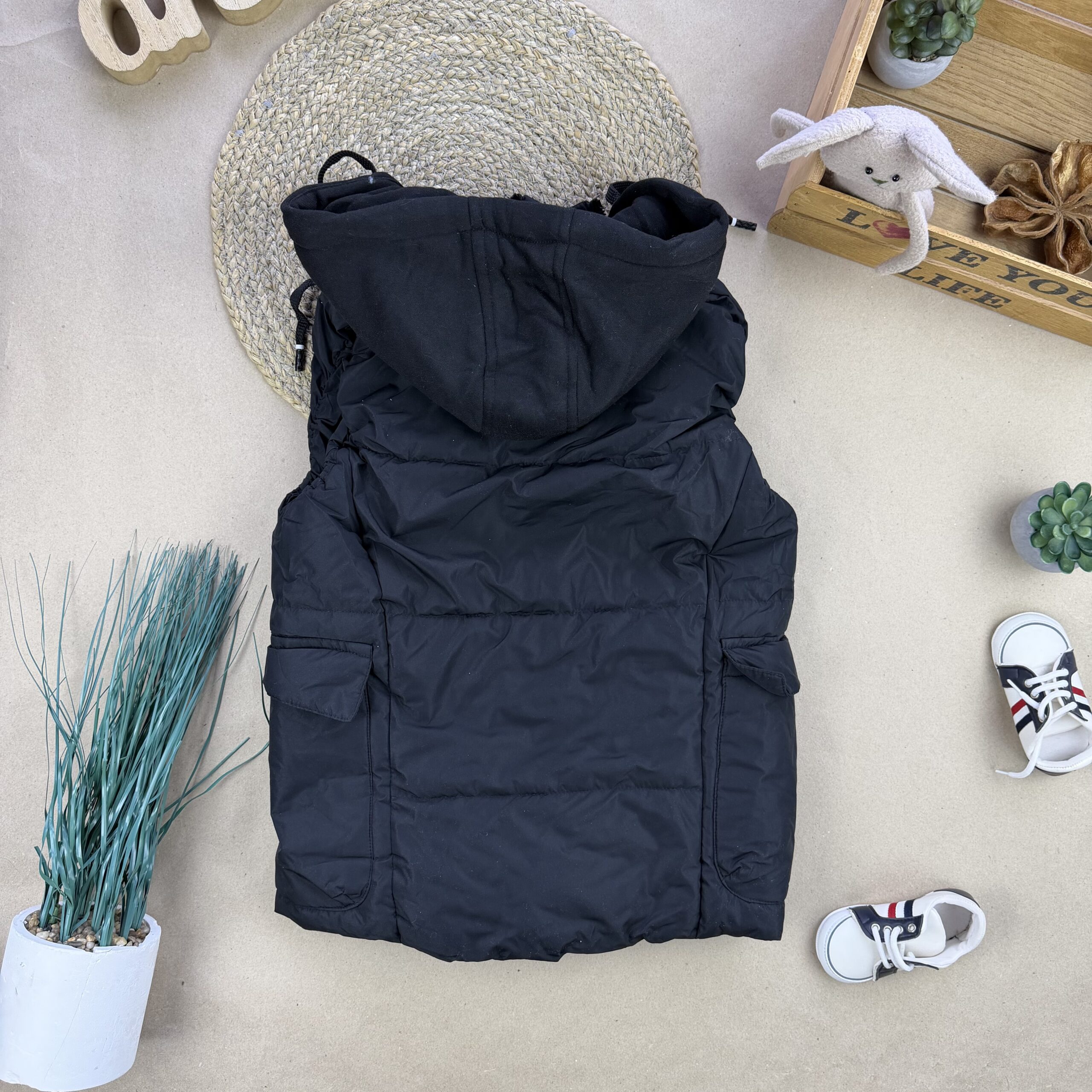 Жилет чорний блискавки