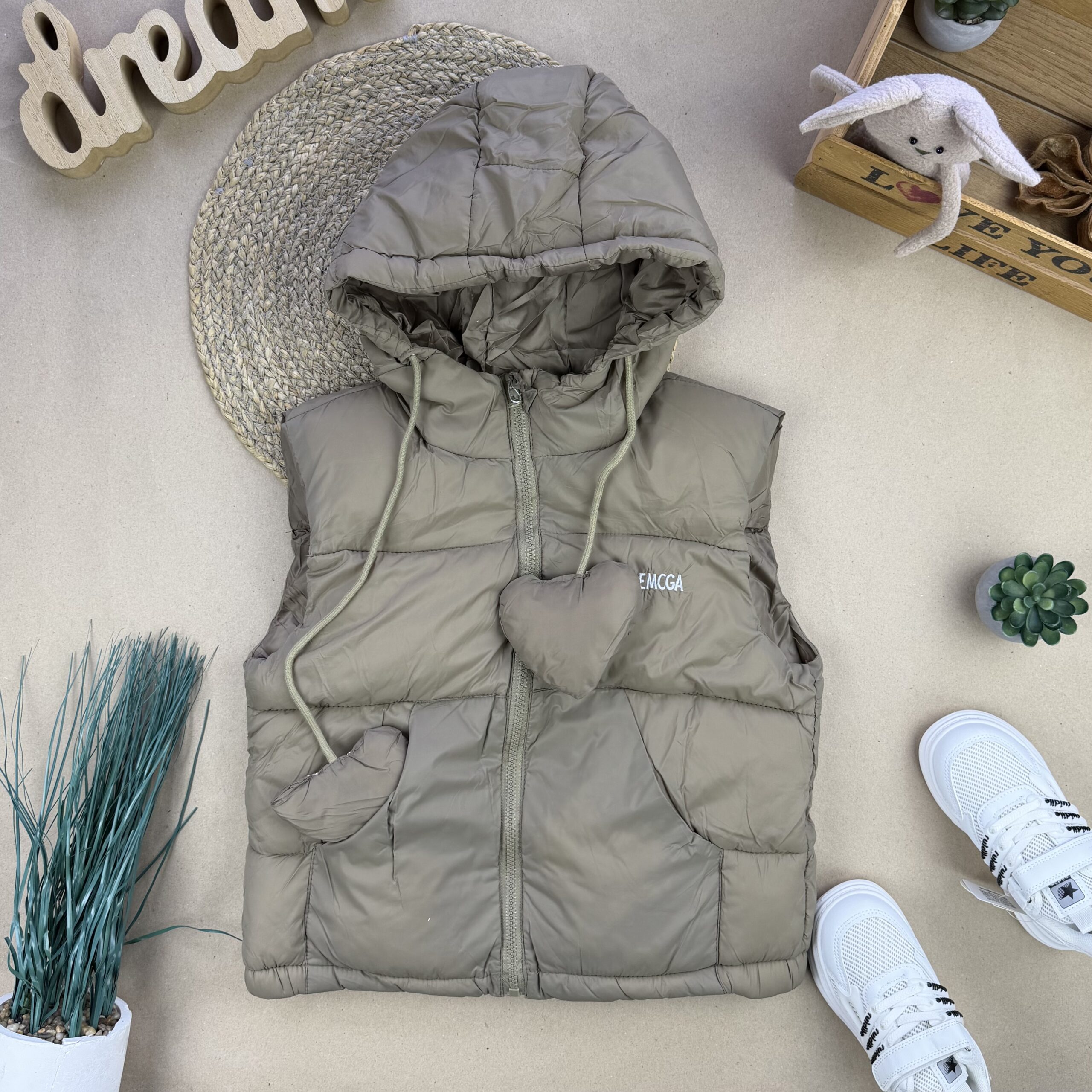 Жилет серденька моко