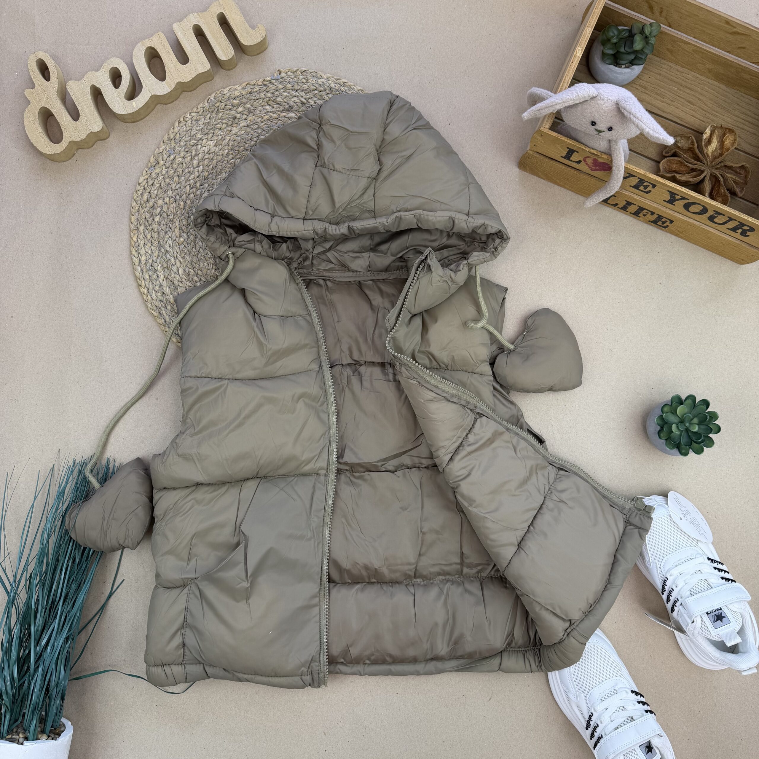 Жилет серденька моко