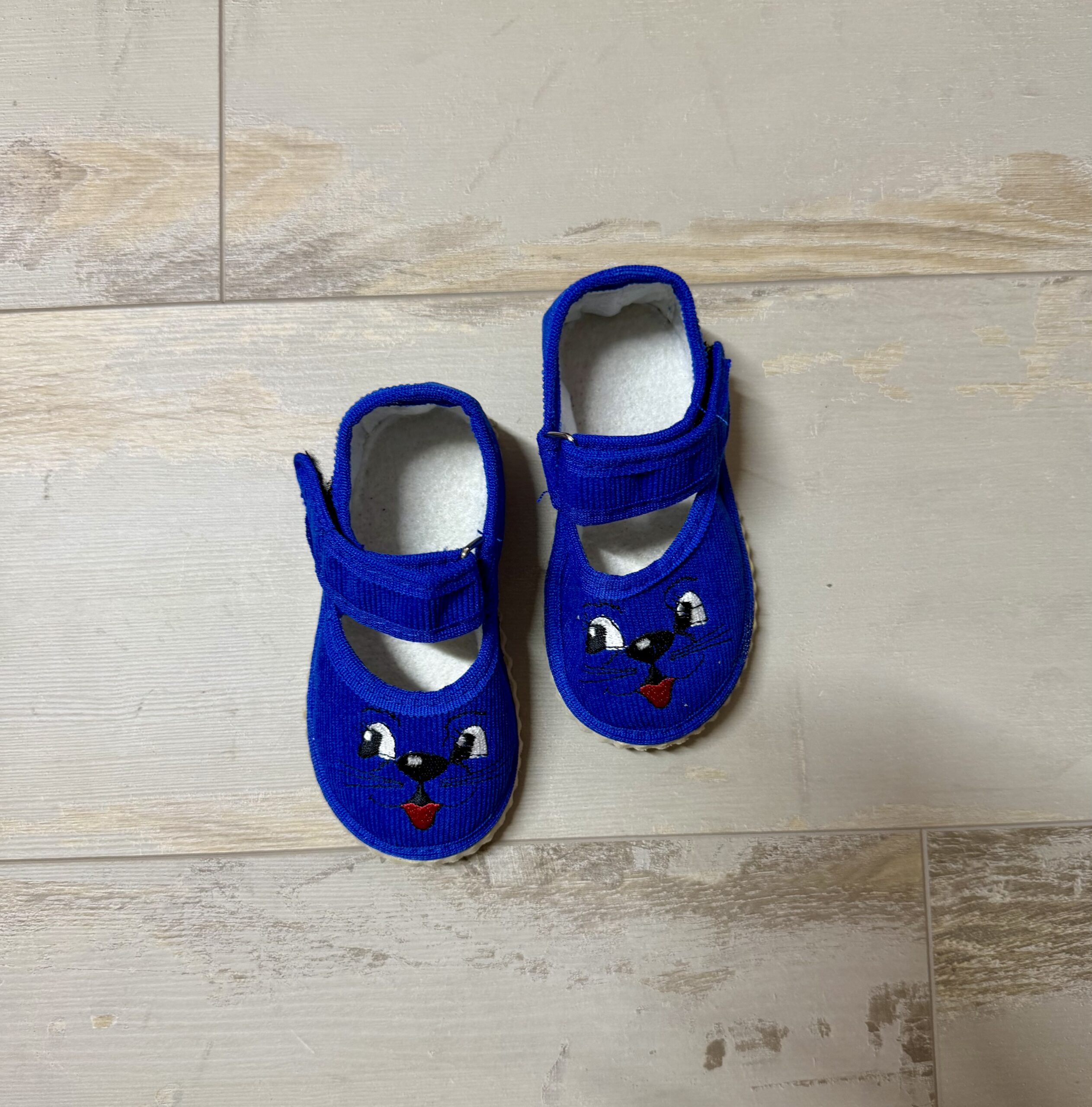 Капці очі електрик