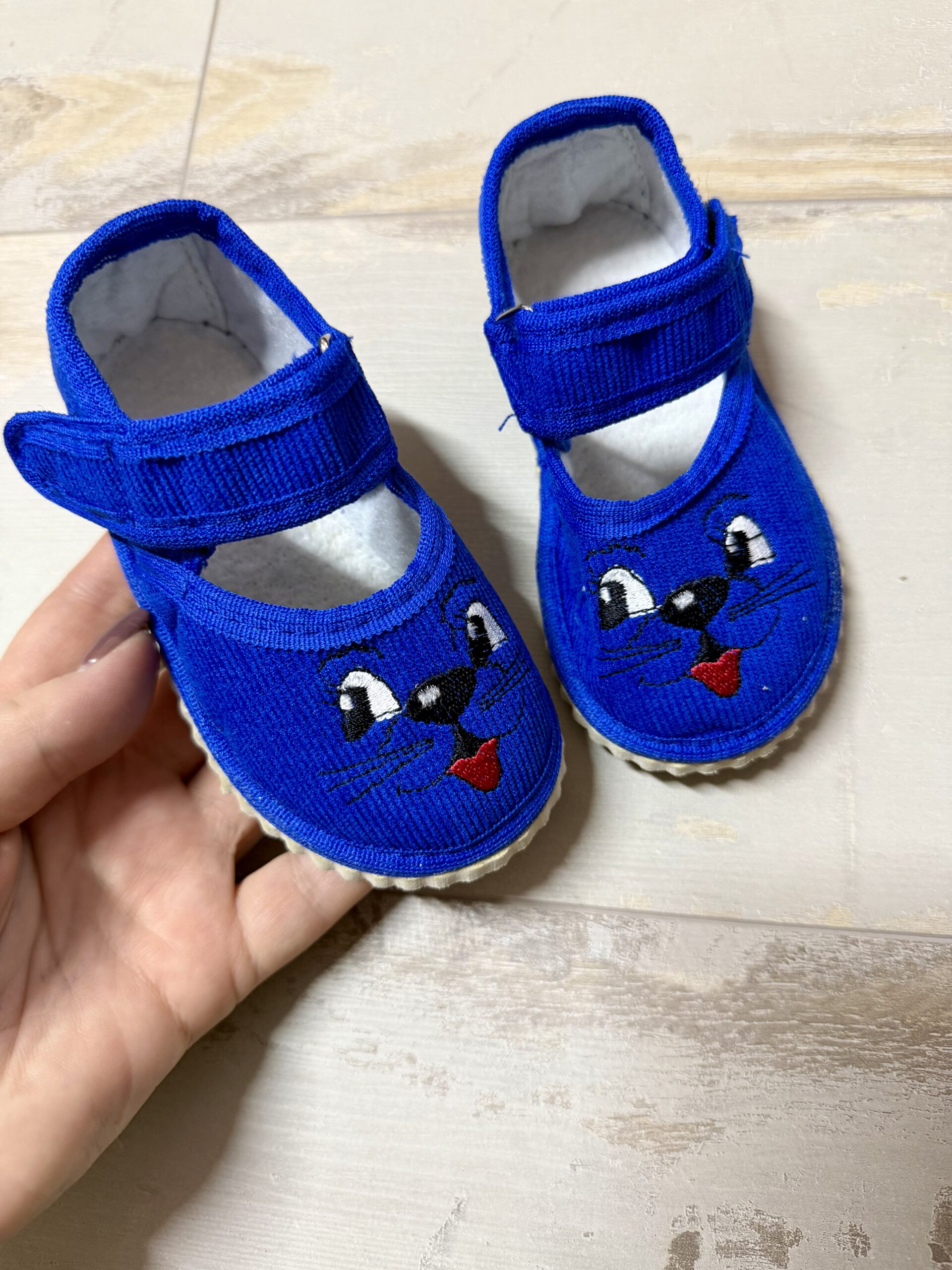 Капці очі електрик