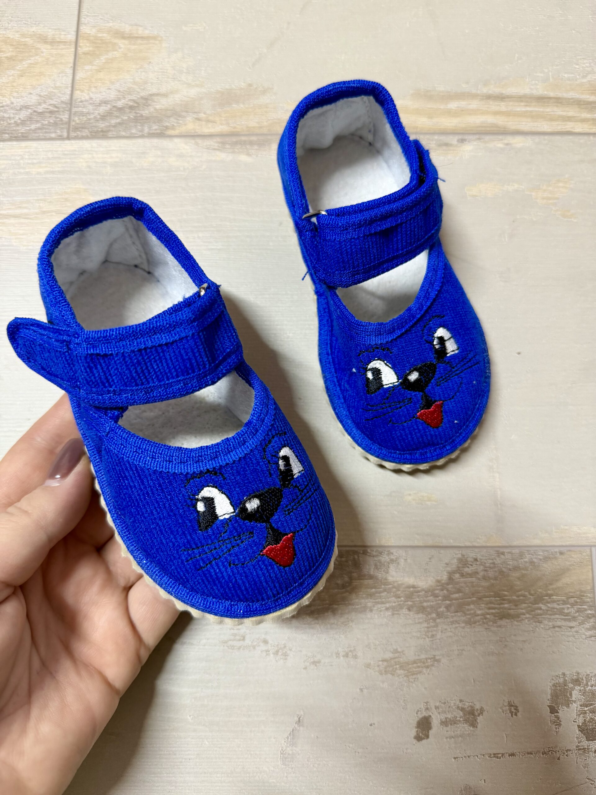 Капці очі електрик