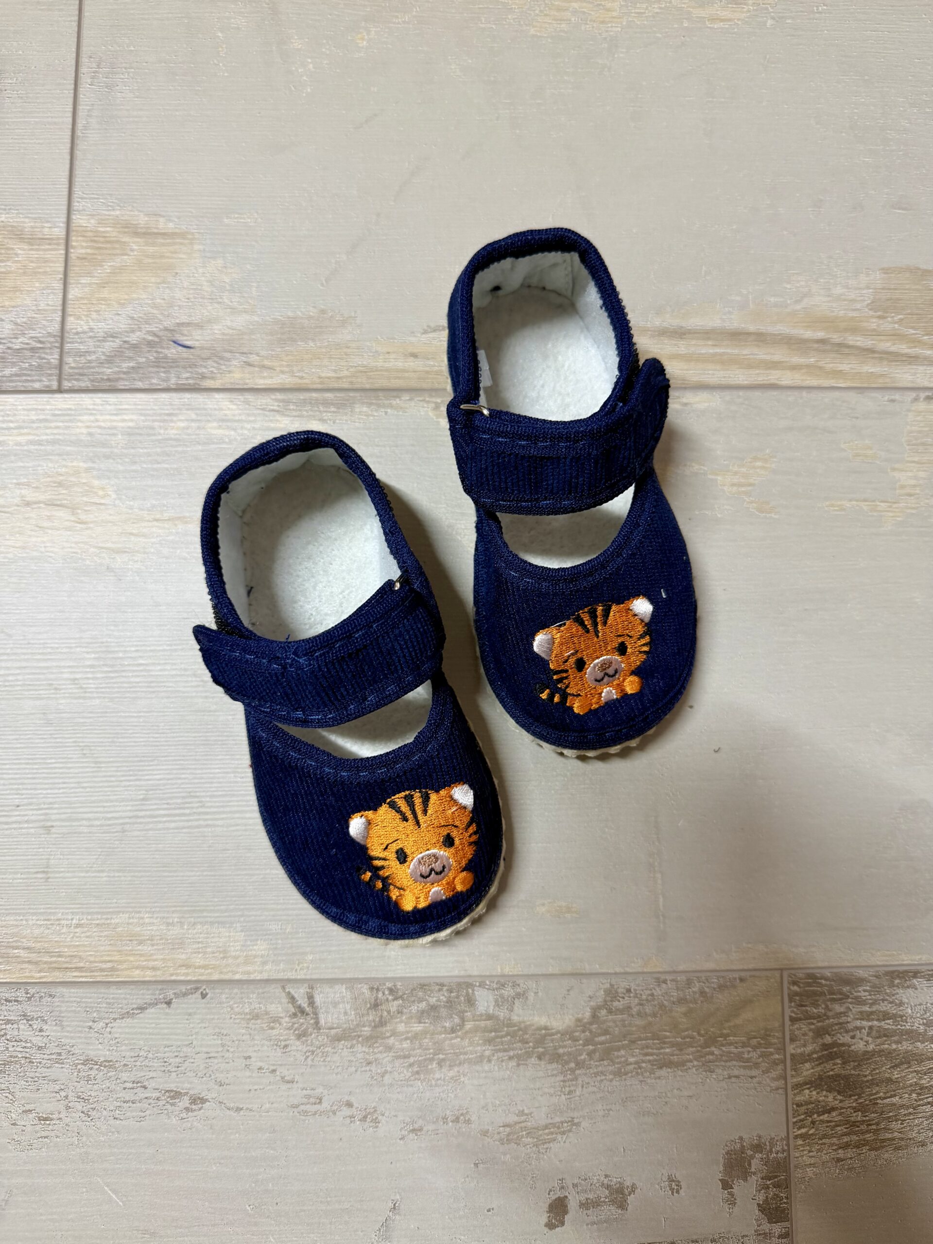 Капці тигреня