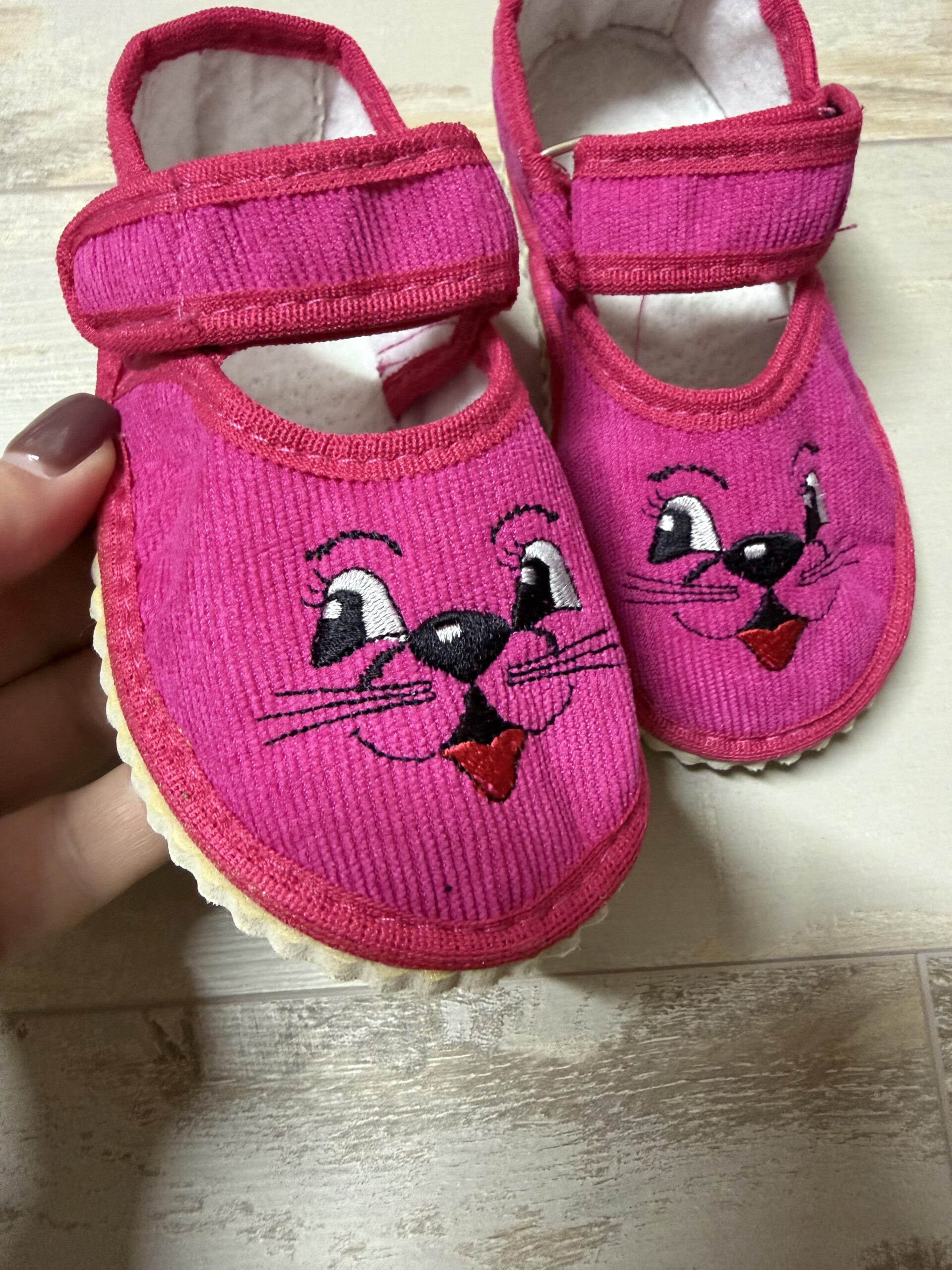 Капці очі рожеві