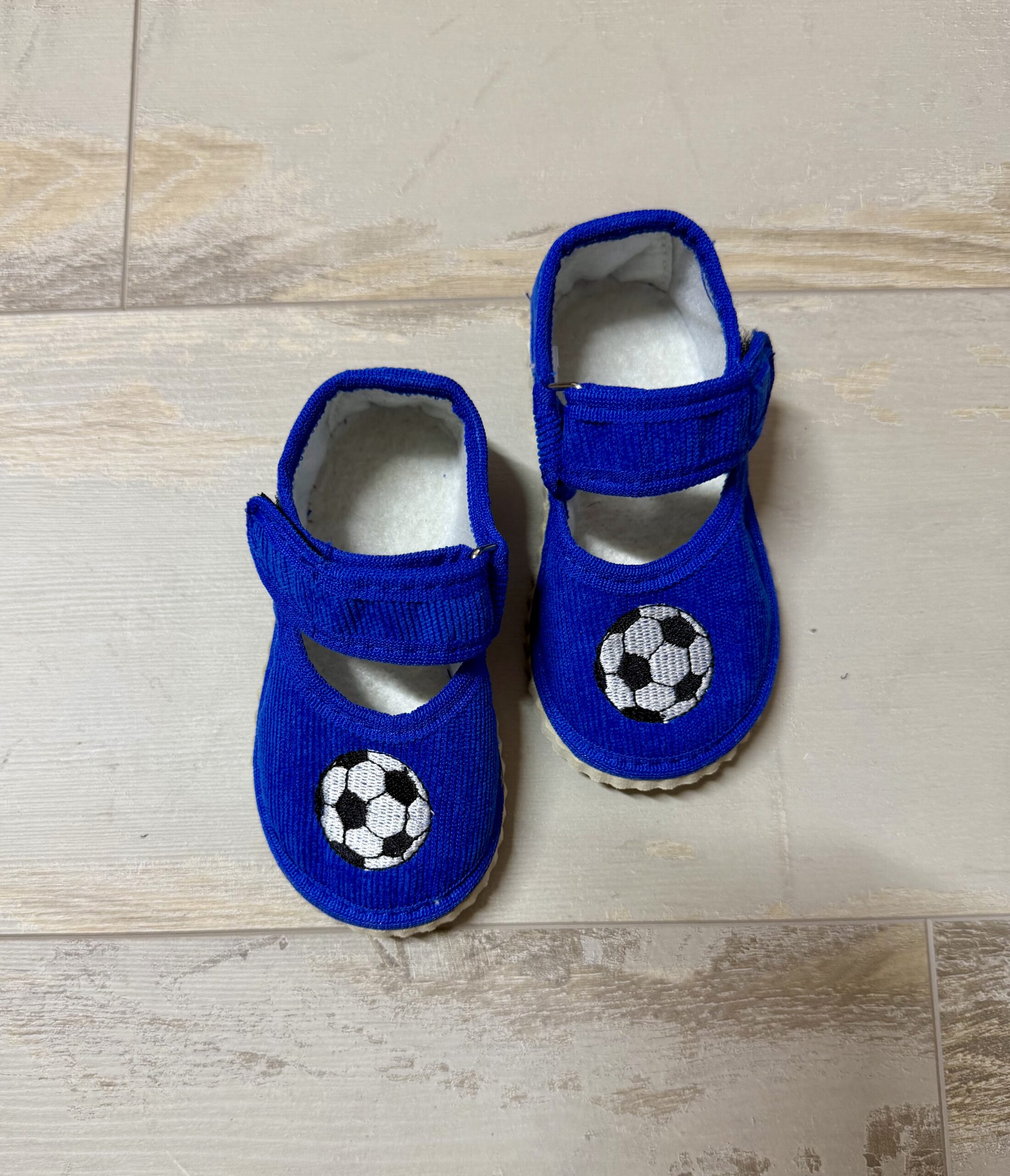 Капці футбол електрик