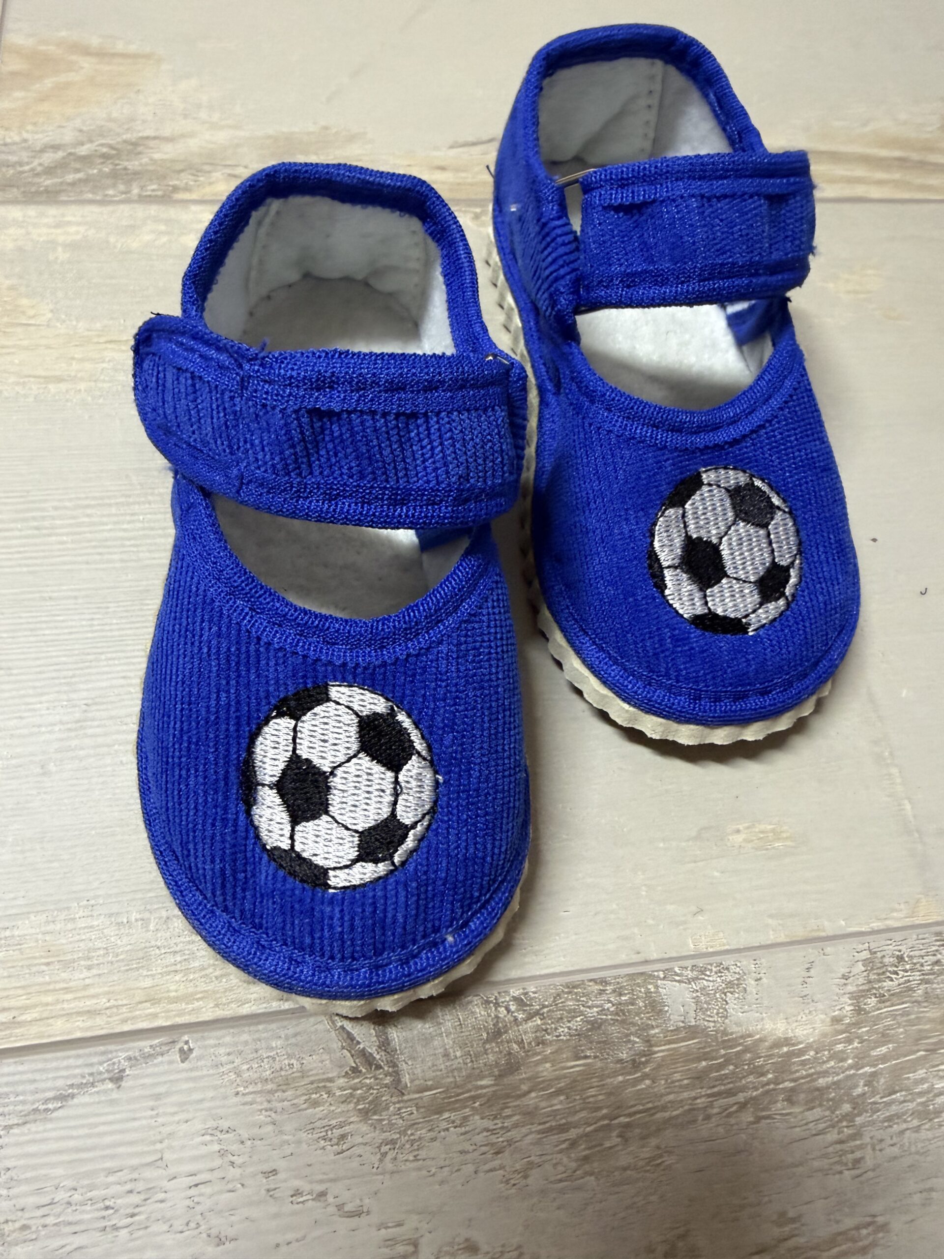 Капці футбол електрик