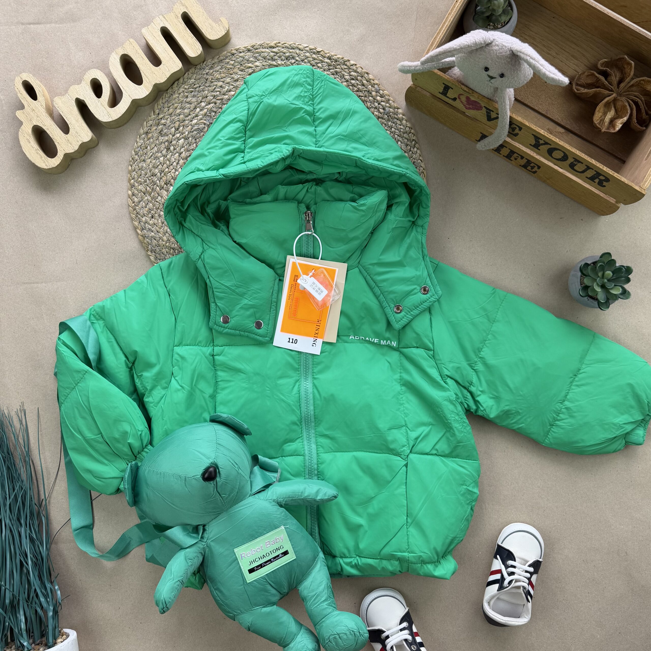 Куртка з іграшкою