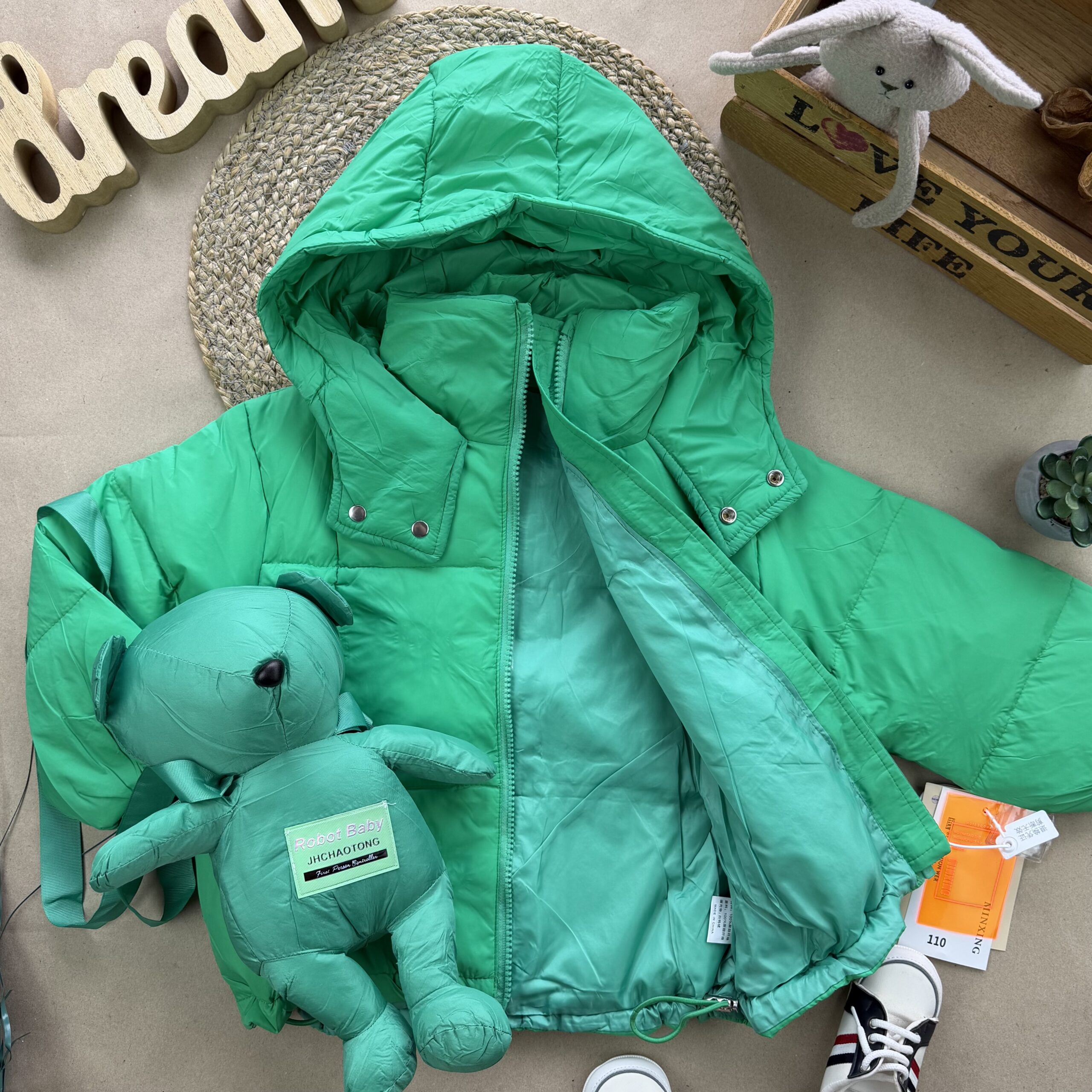 Куртка з іграшкою