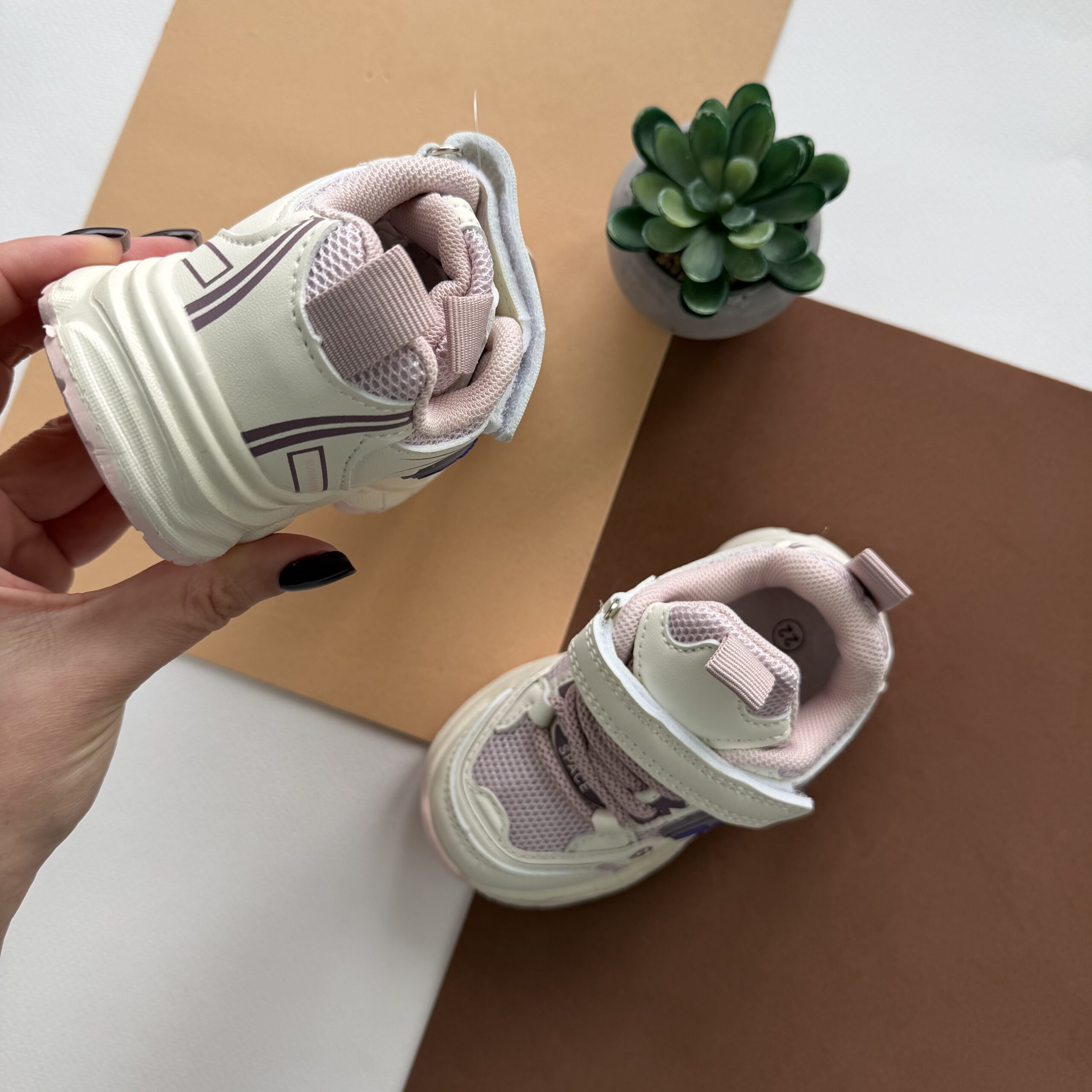 Кросівки біло лавандові JG