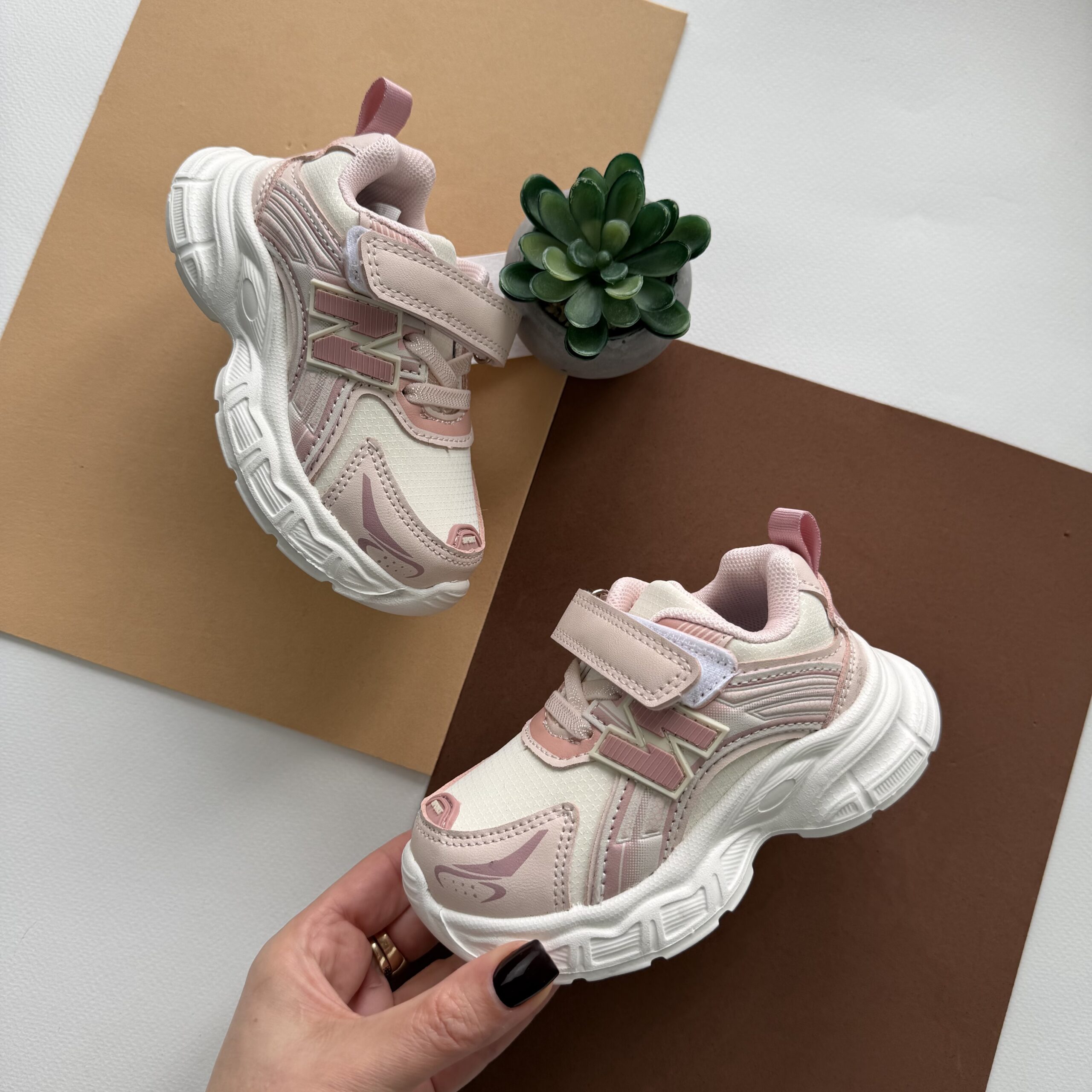 Кросівки N рожеві