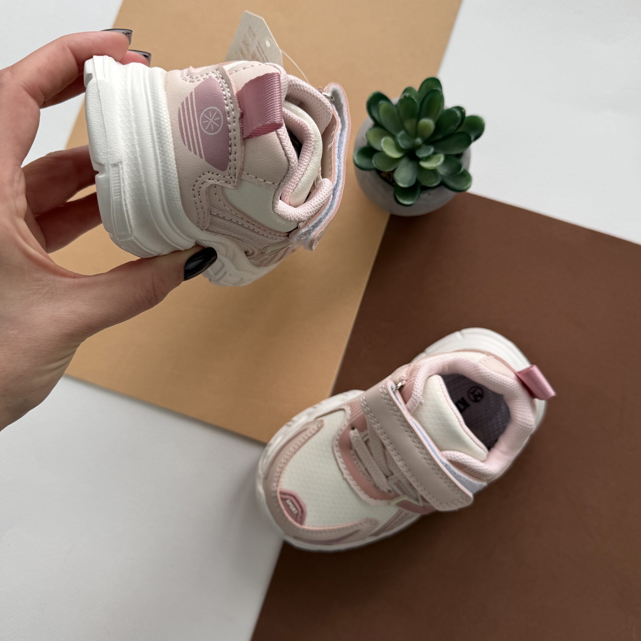 Кросівки N рожеві