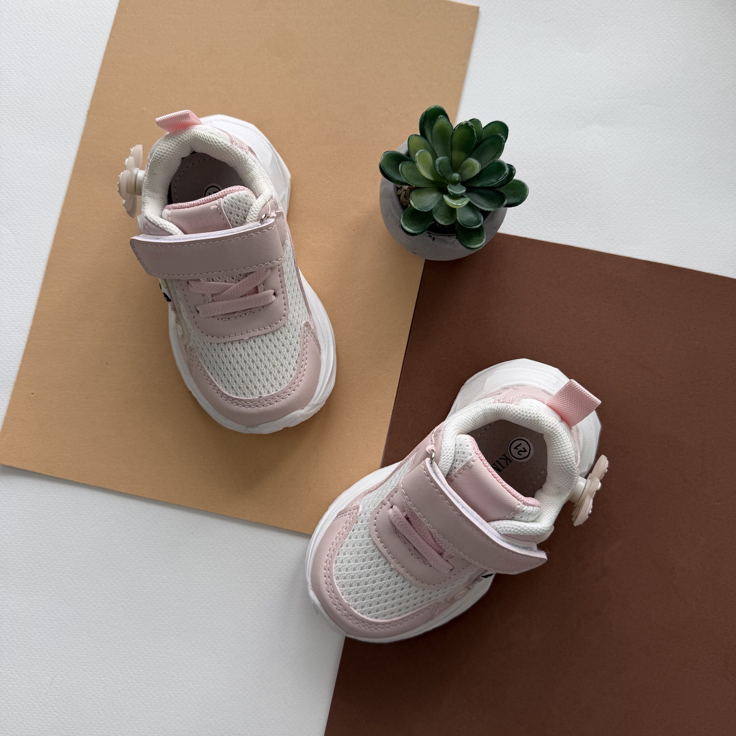 Кросівки рожеві герої