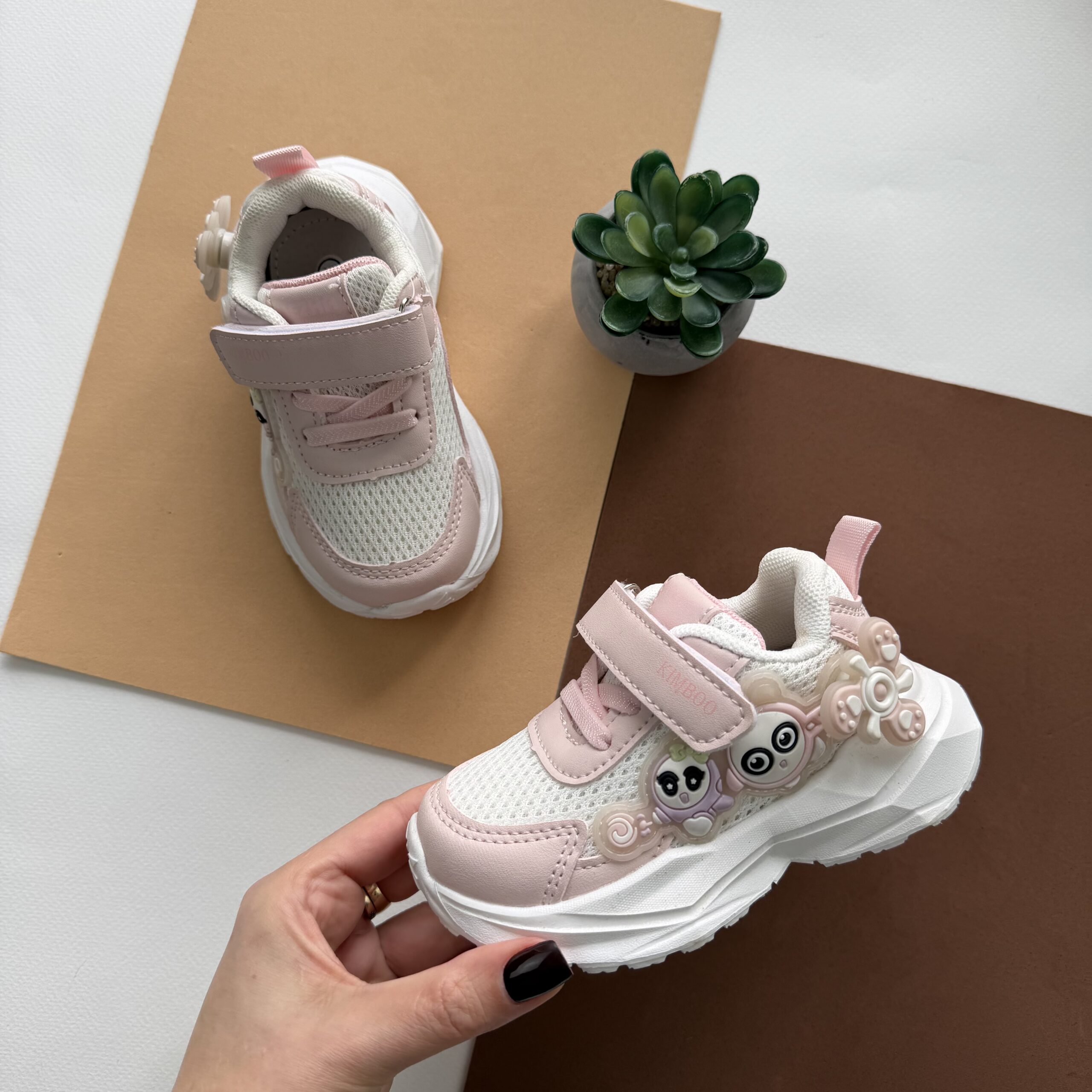 Кросівки рожеві герої