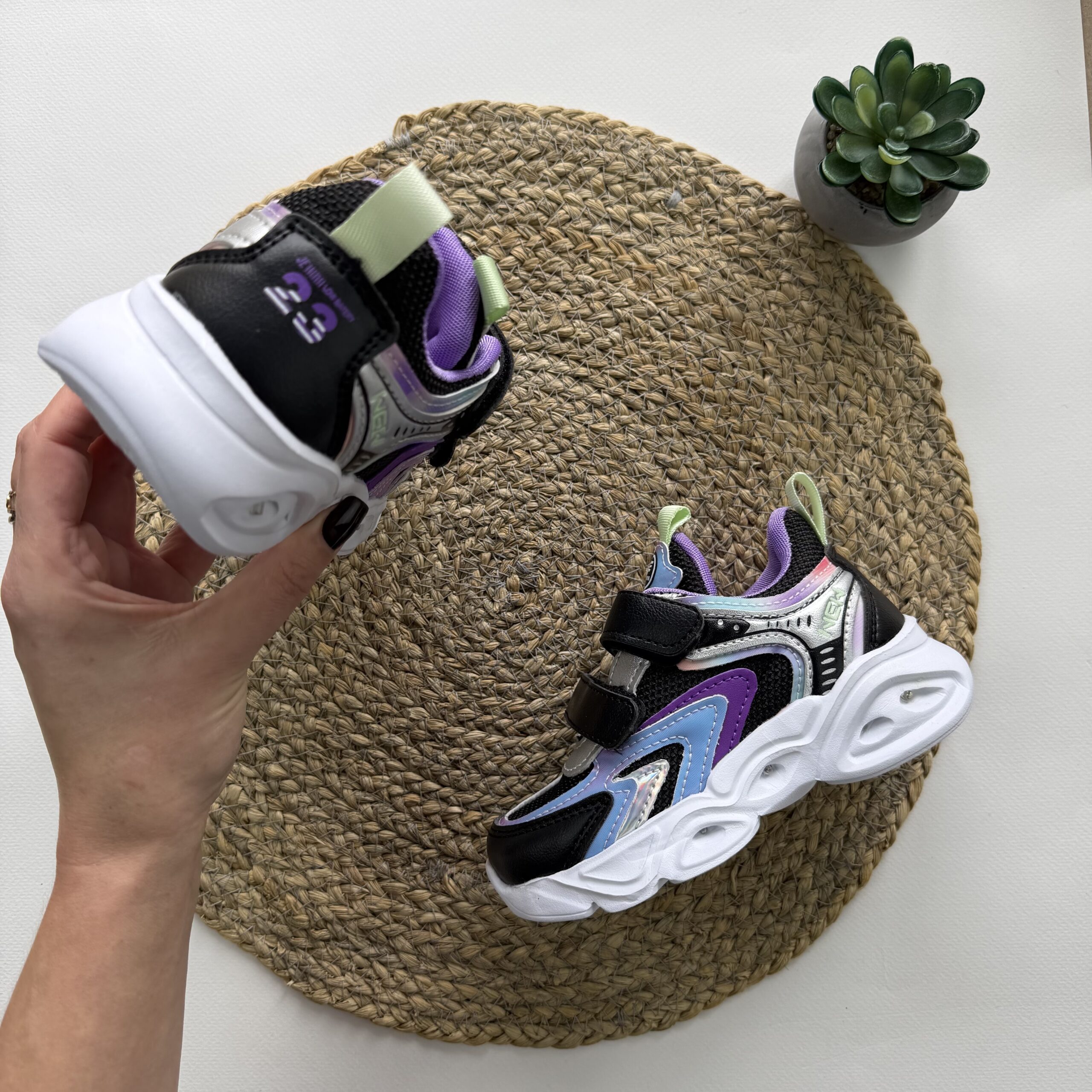 Кросівки чорно бузкові