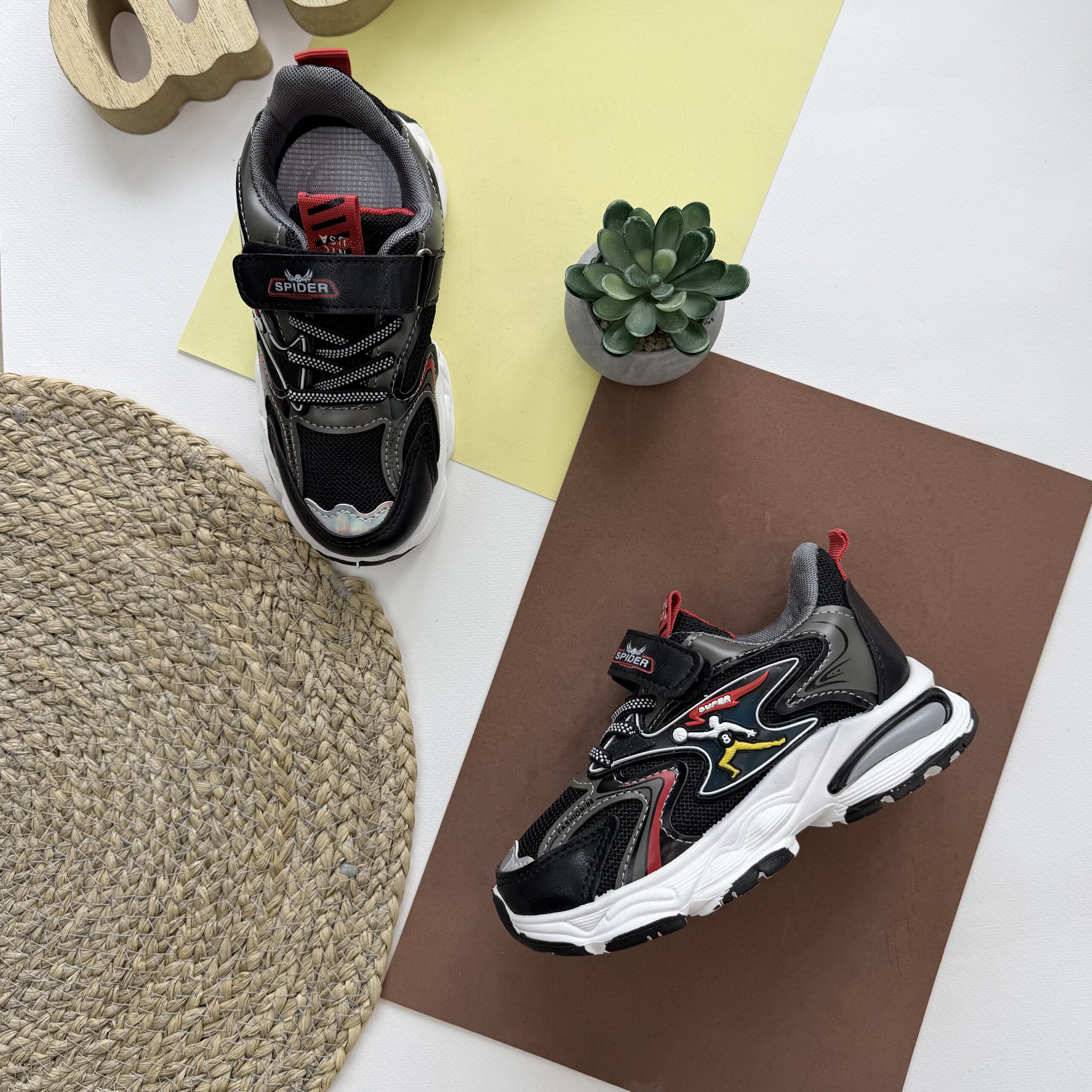 Кросівки спорт з червоним