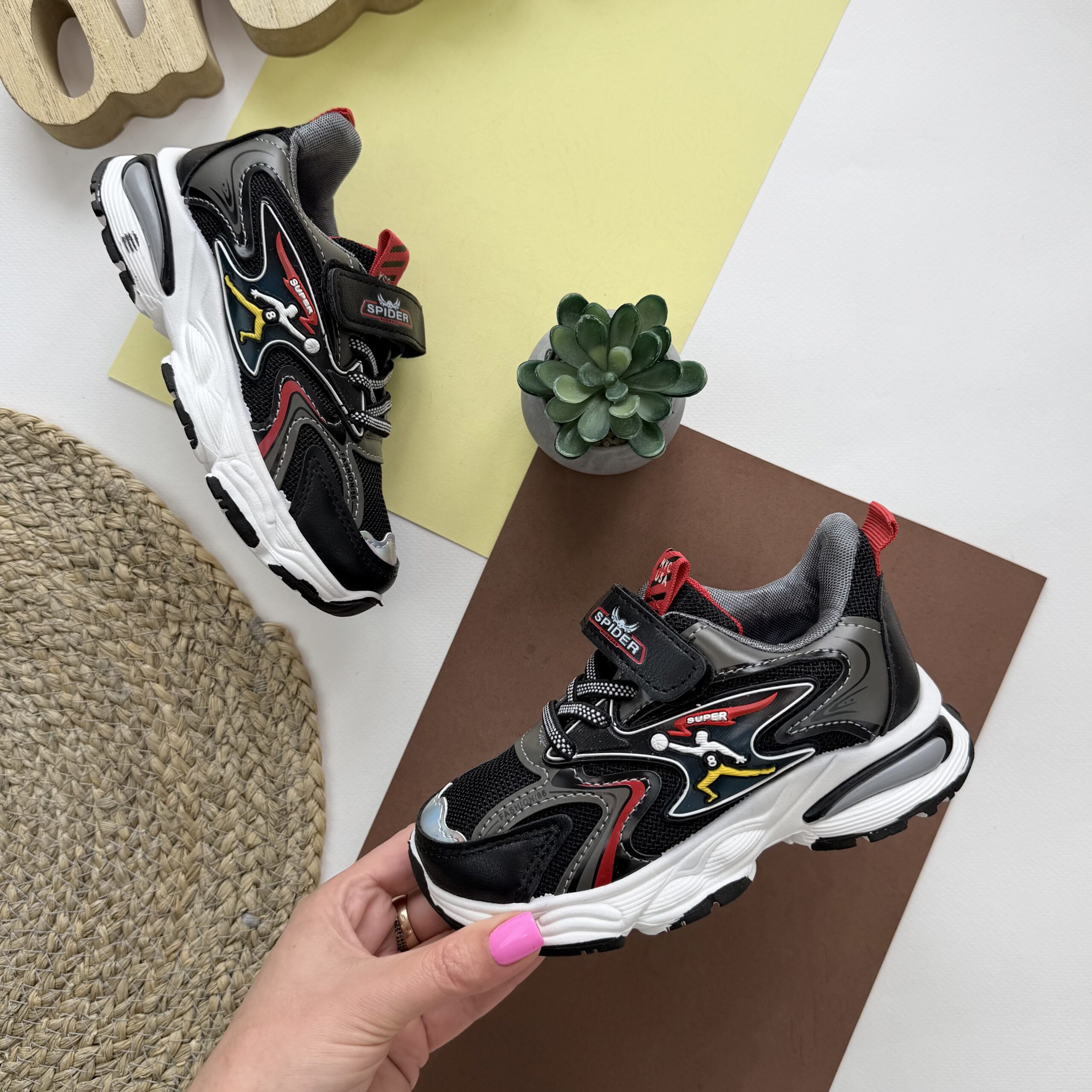 Кросівки спорт з червоним