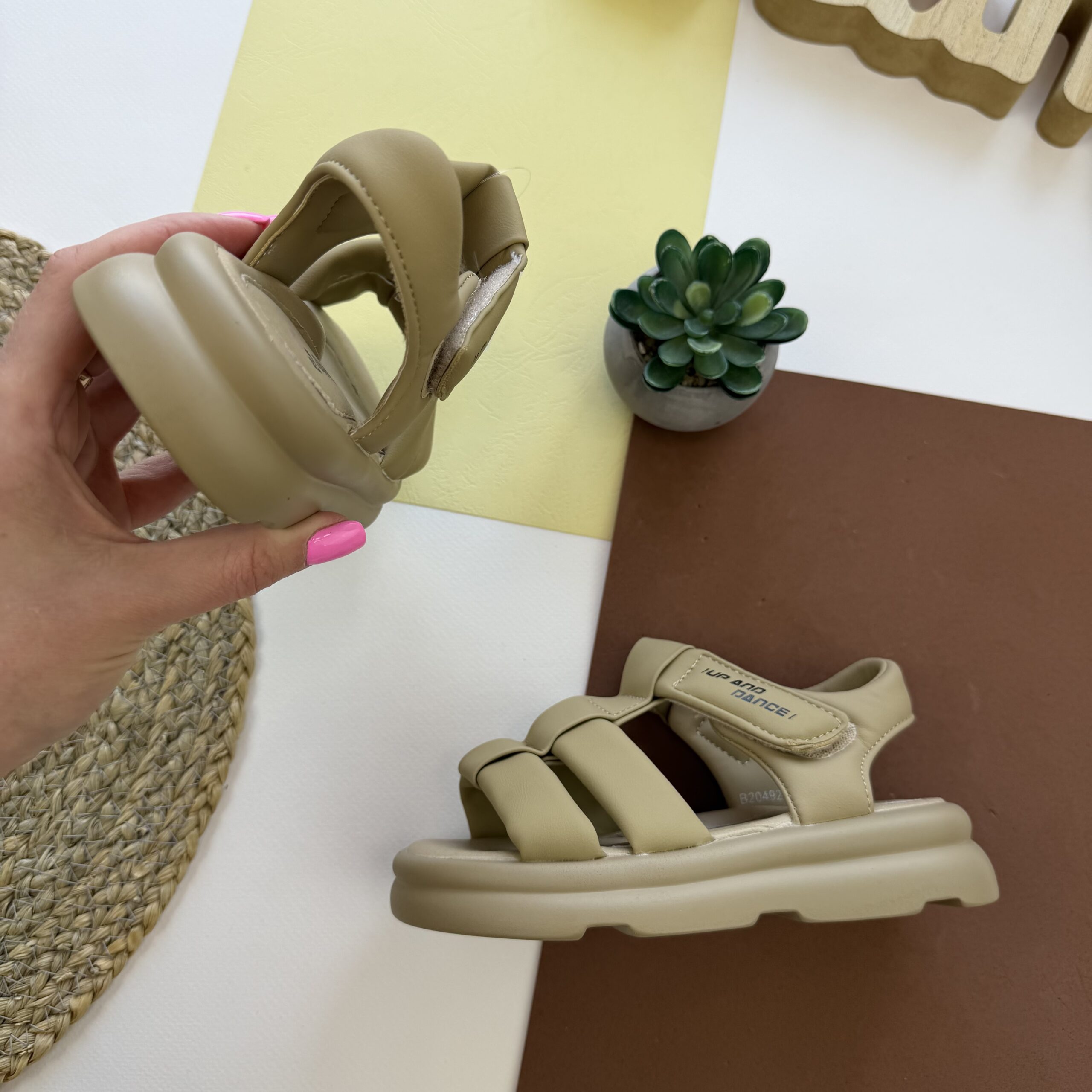 босоніжки мокко