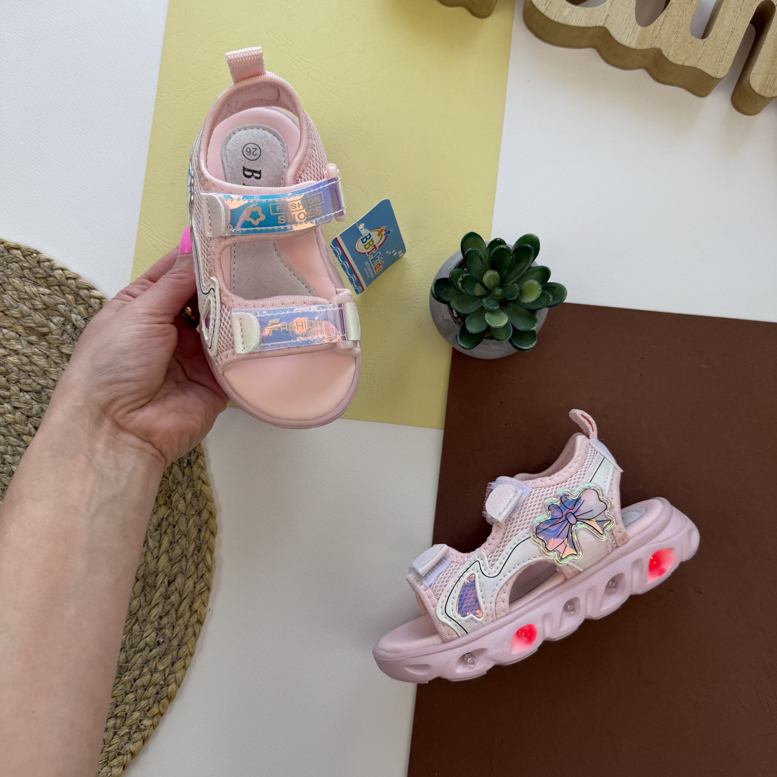 босоніжки спорт з підсвіткою рожеві