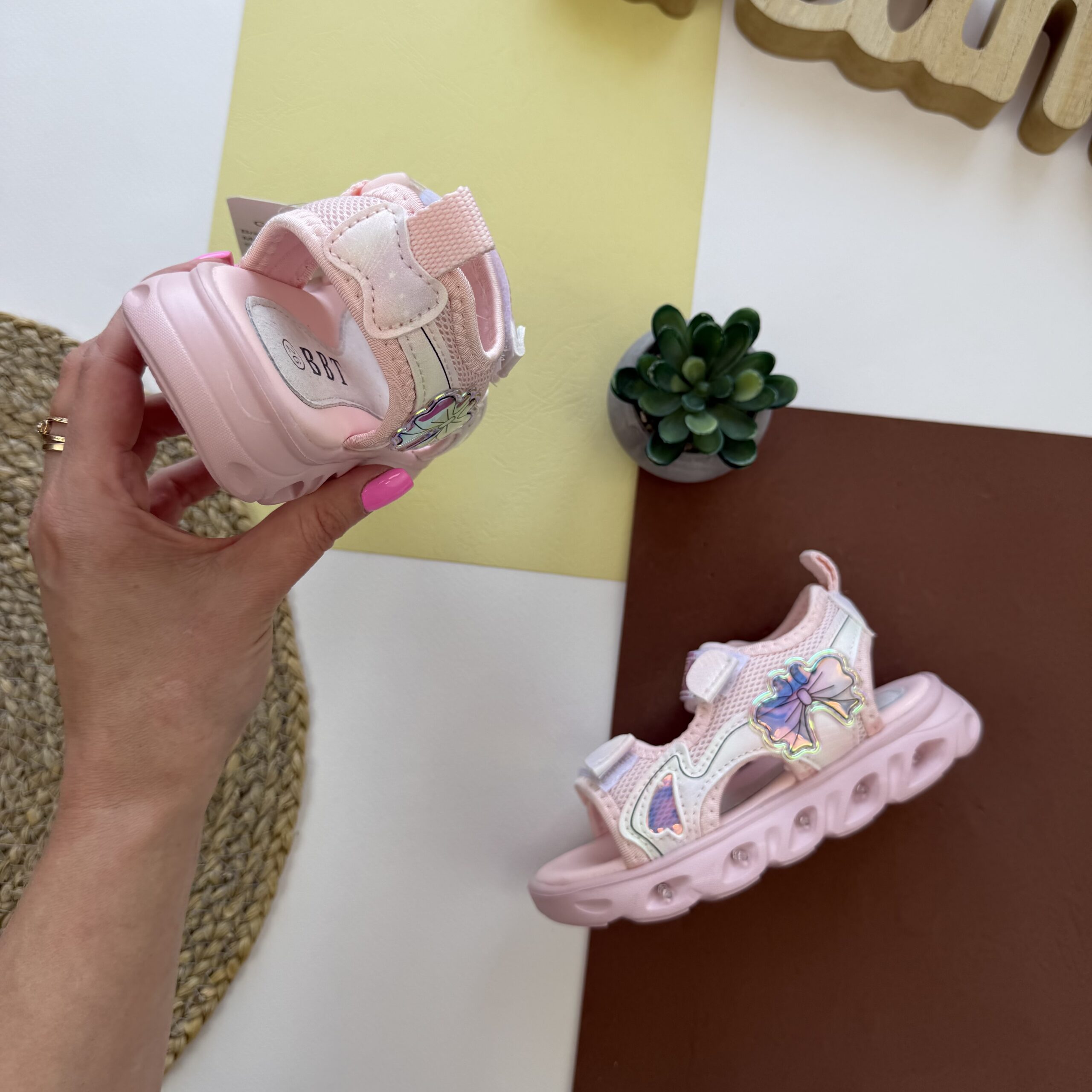 босоніжки спорт з підсвіткою рожеві