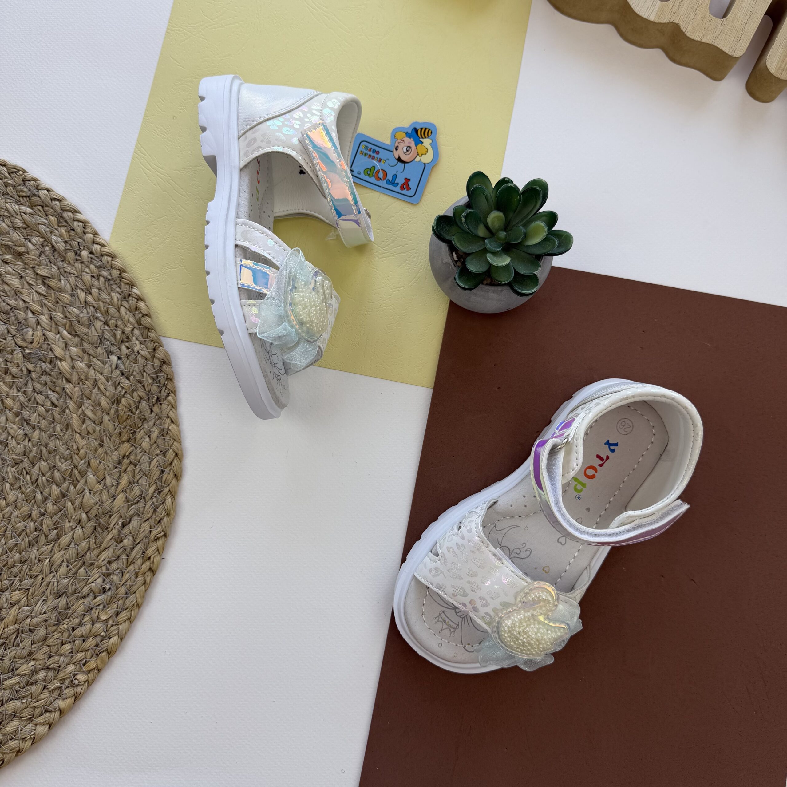 босоніжки білі бусини