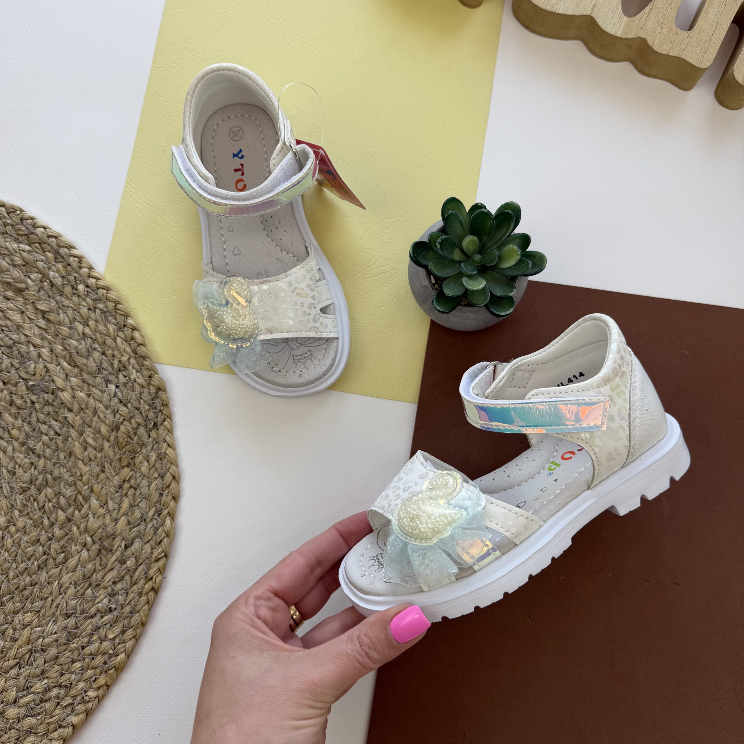 босоніжки білі бусини