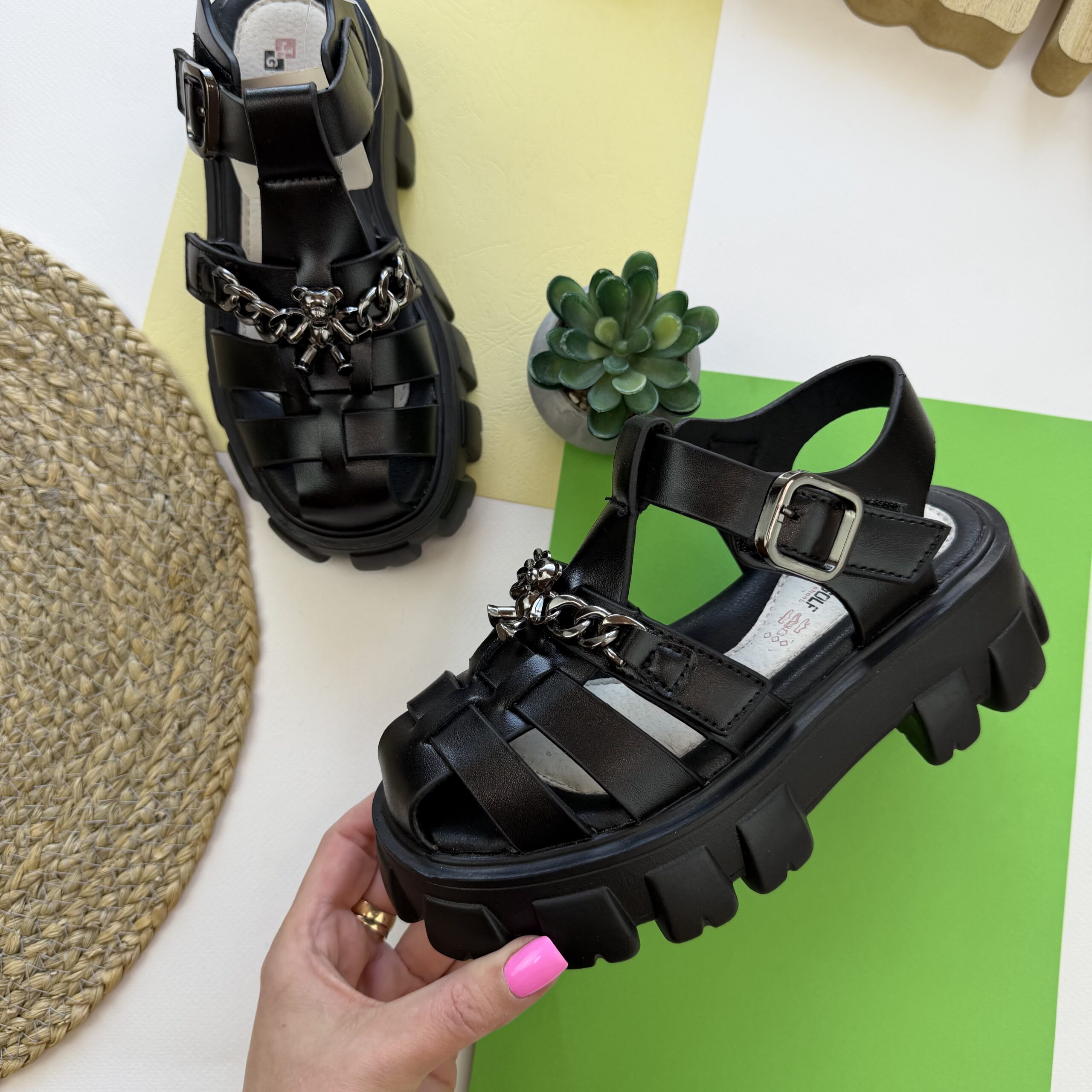 Босоніжки чорні підліток лакові