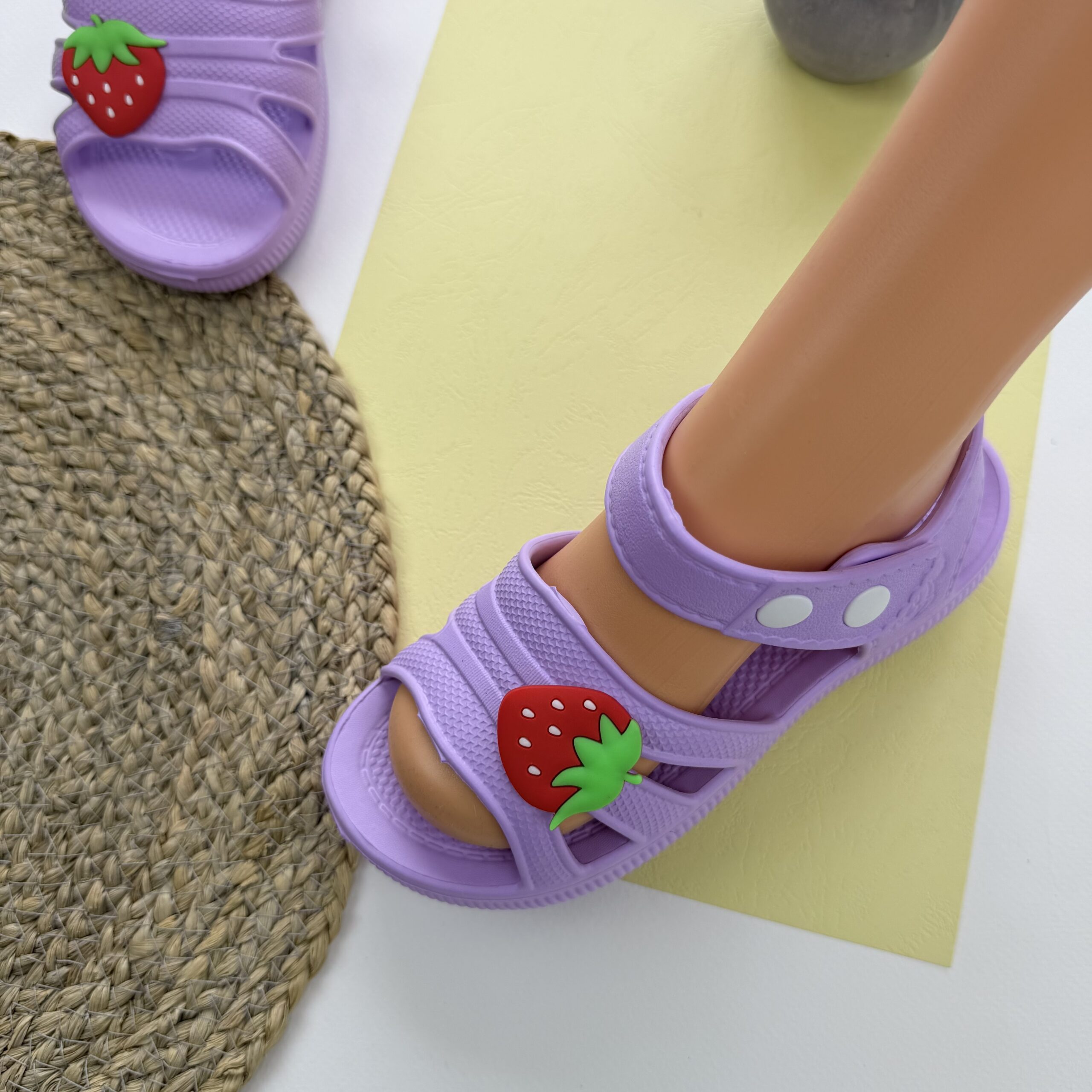 босоніжки піна полуничка