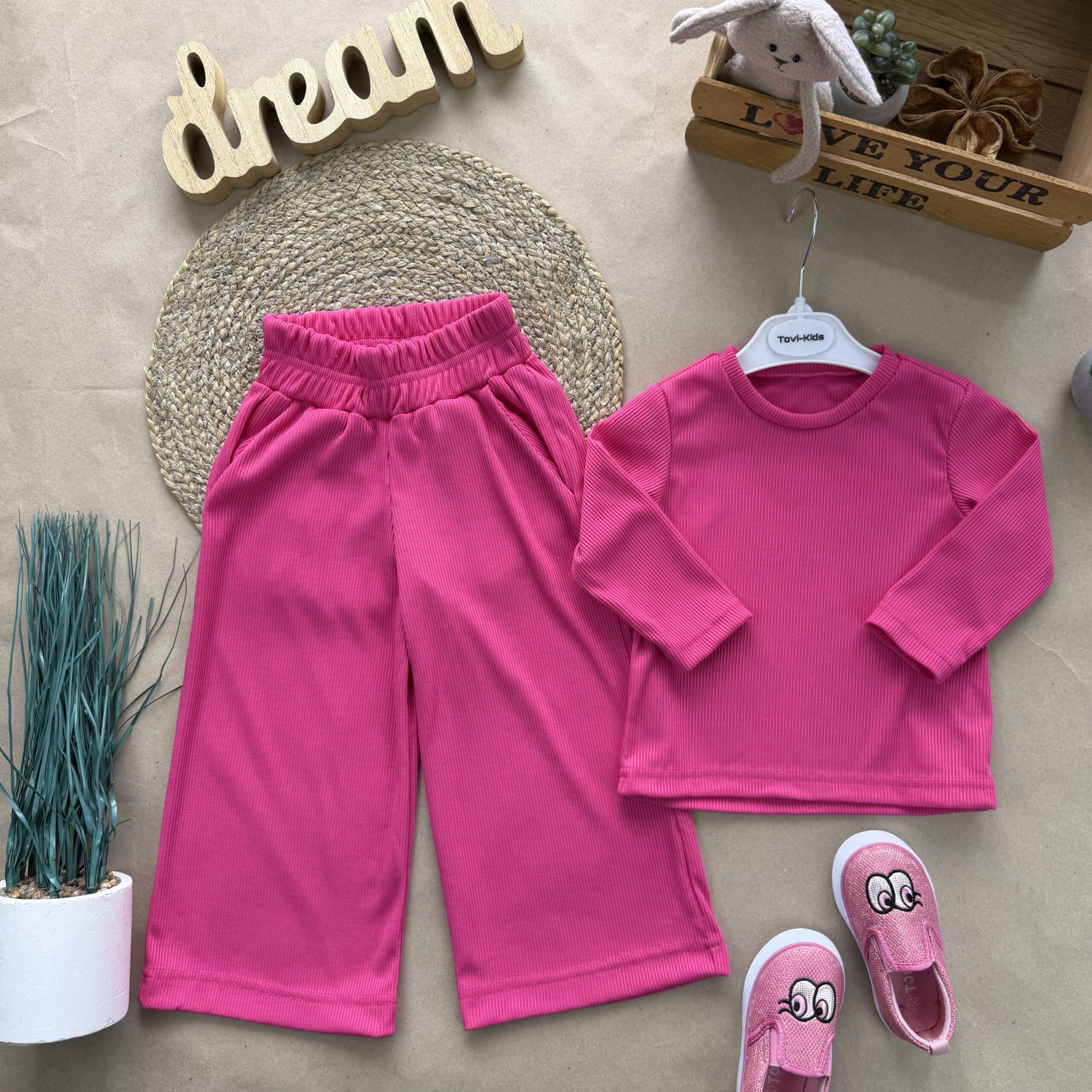 Відшивається. костюм з палаццо рубчик малина