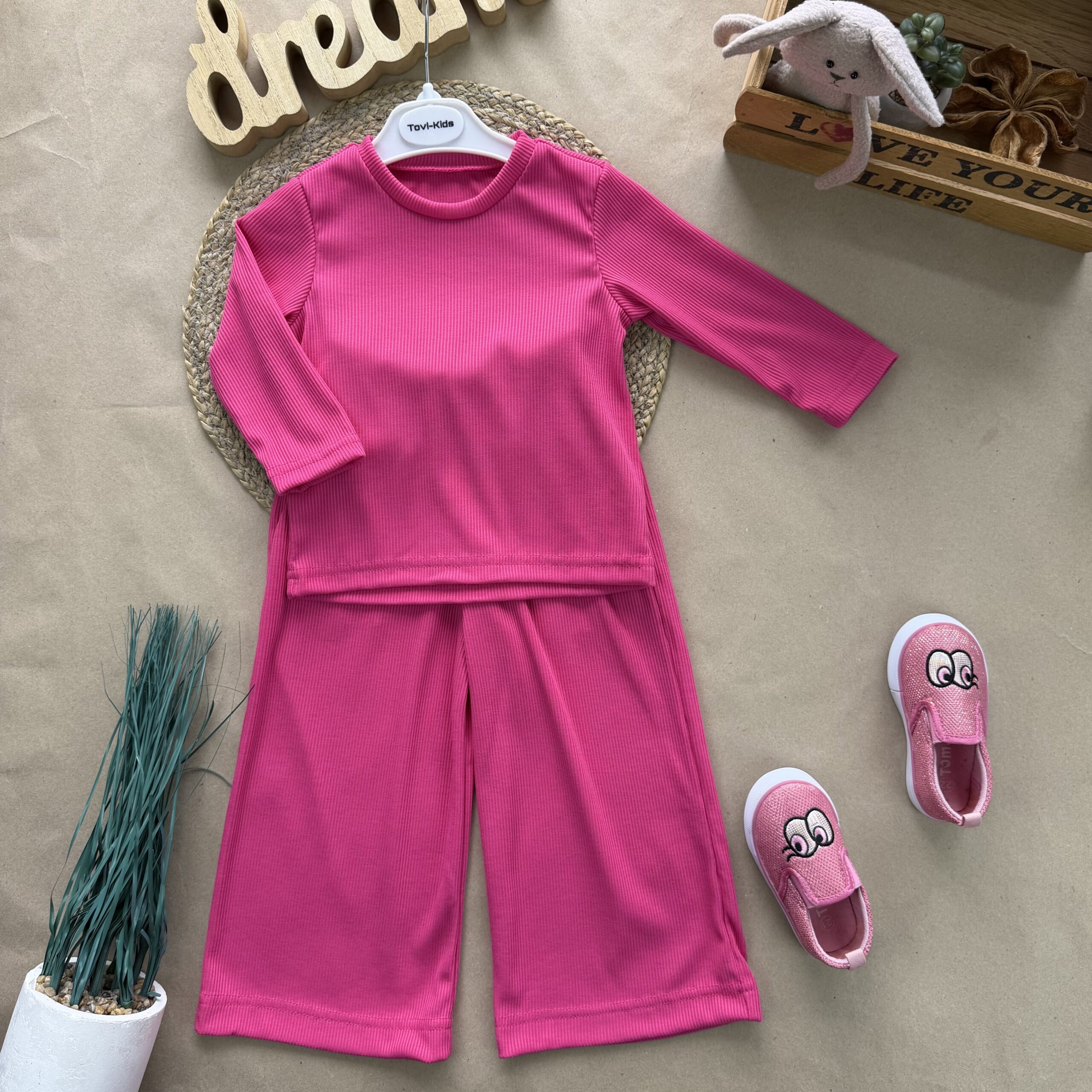 Відшивається. костюм з палаццо рубчик малина